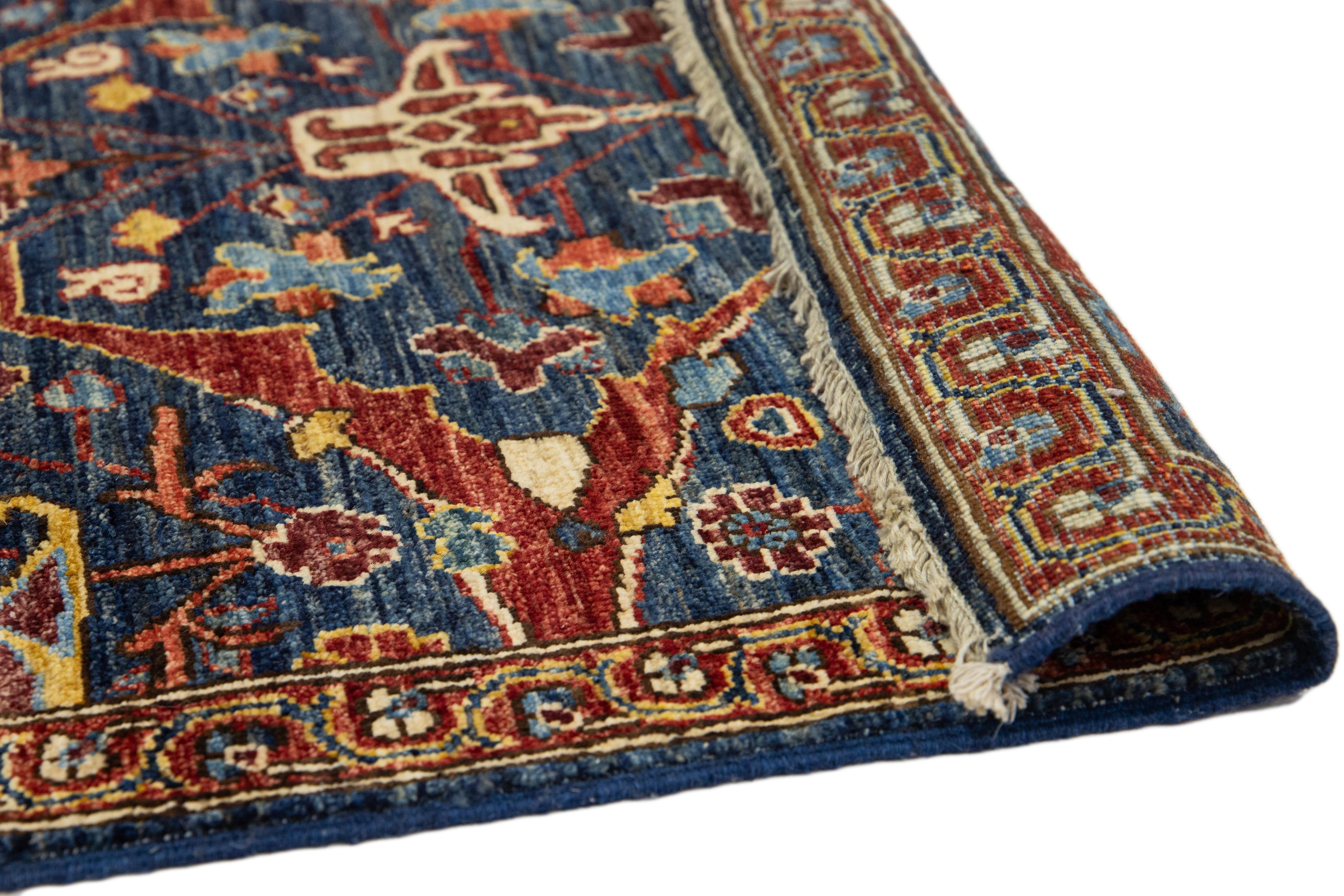Pakistanais Tapis de couloir moderne Bidjar en laine fait à la main en bleu avec motif sur toute la surface en vente