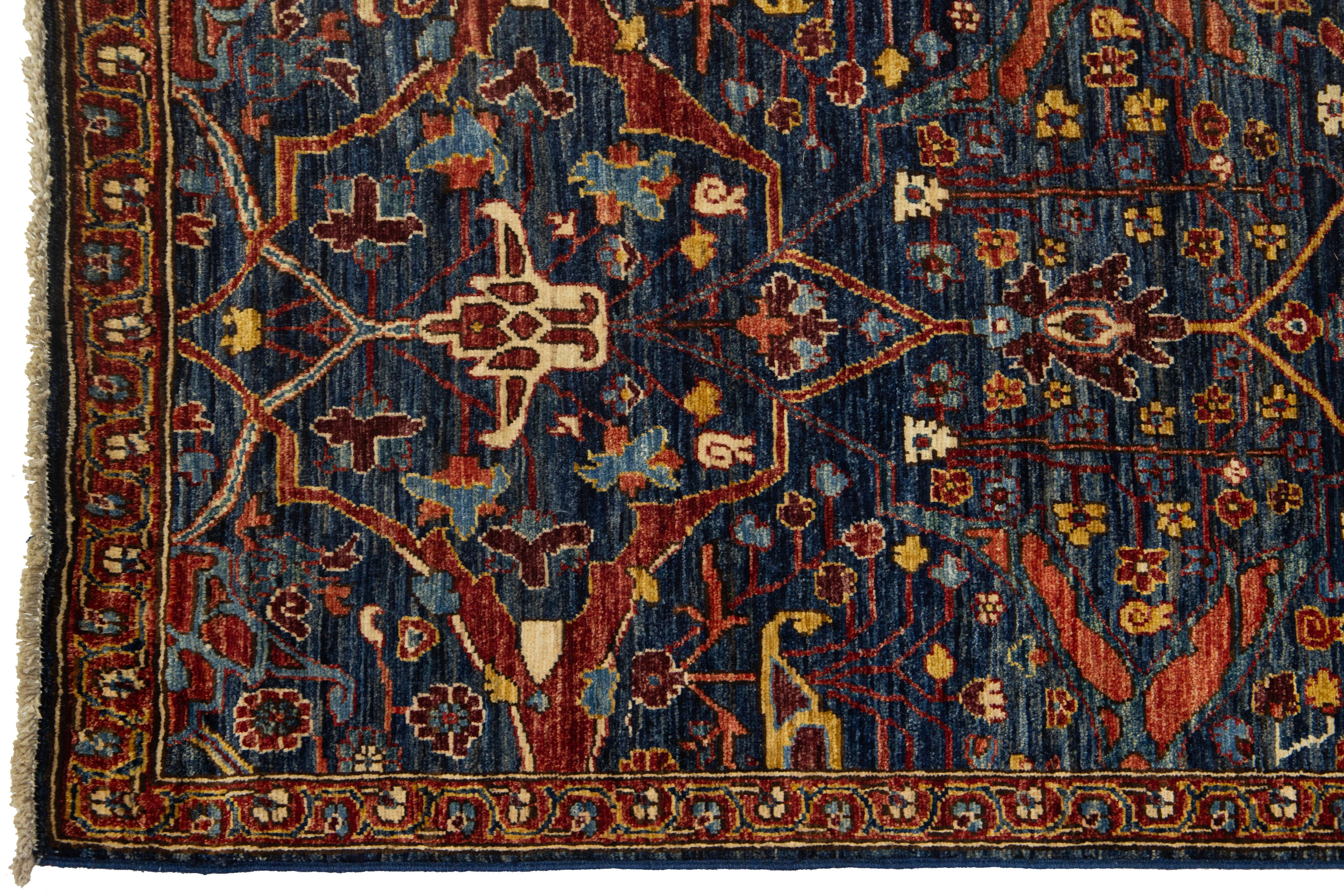 Tapis de couloir moderne Bidjar en laine fait à la main en bleu avec motif sur toute la surface Neuf - En vente à Norwalk, CT