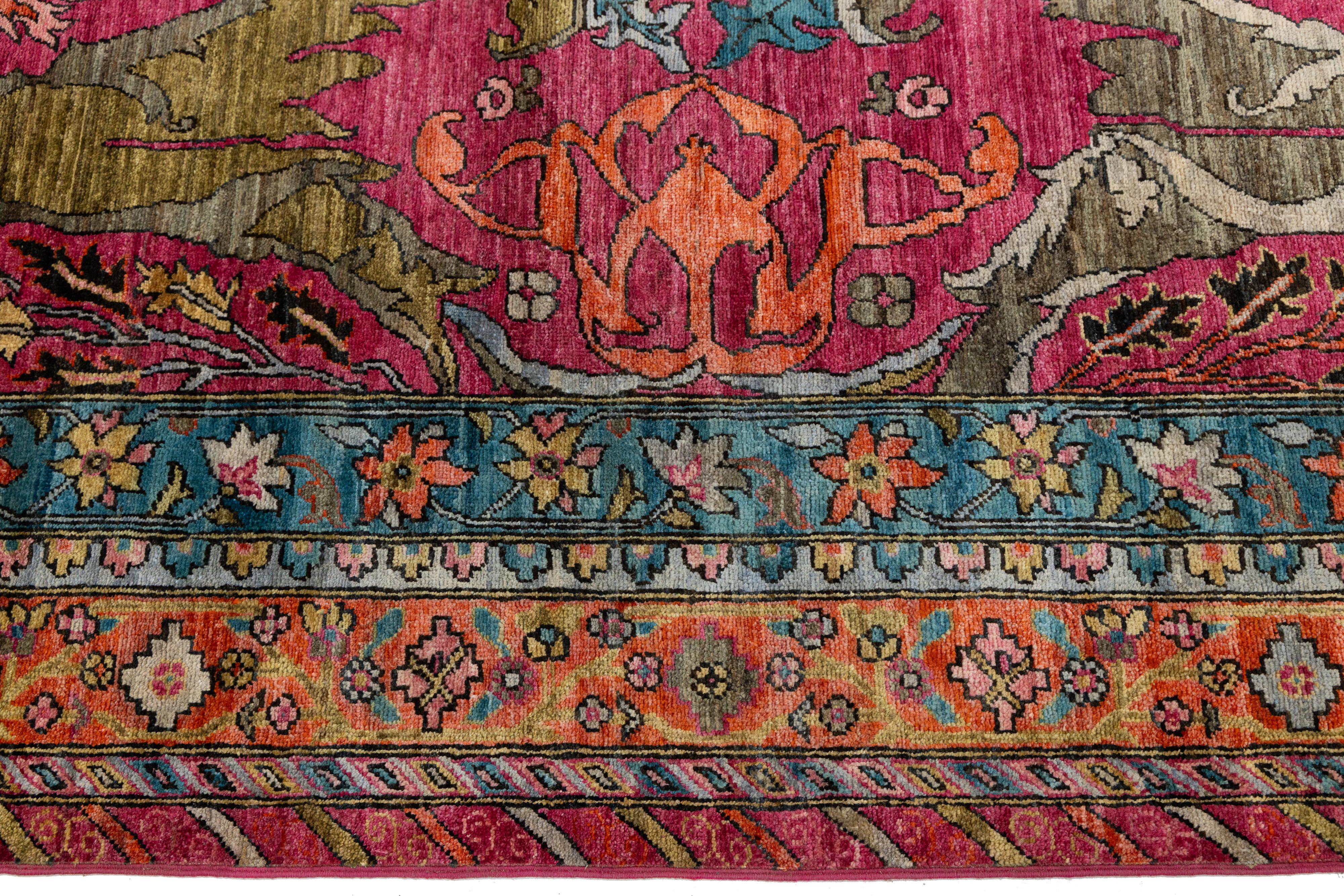 Moderner Wollteppich im Bidjar-Stil, handgeknüpft in Rosa mit persisch inspiriertem Design im Angebot 1