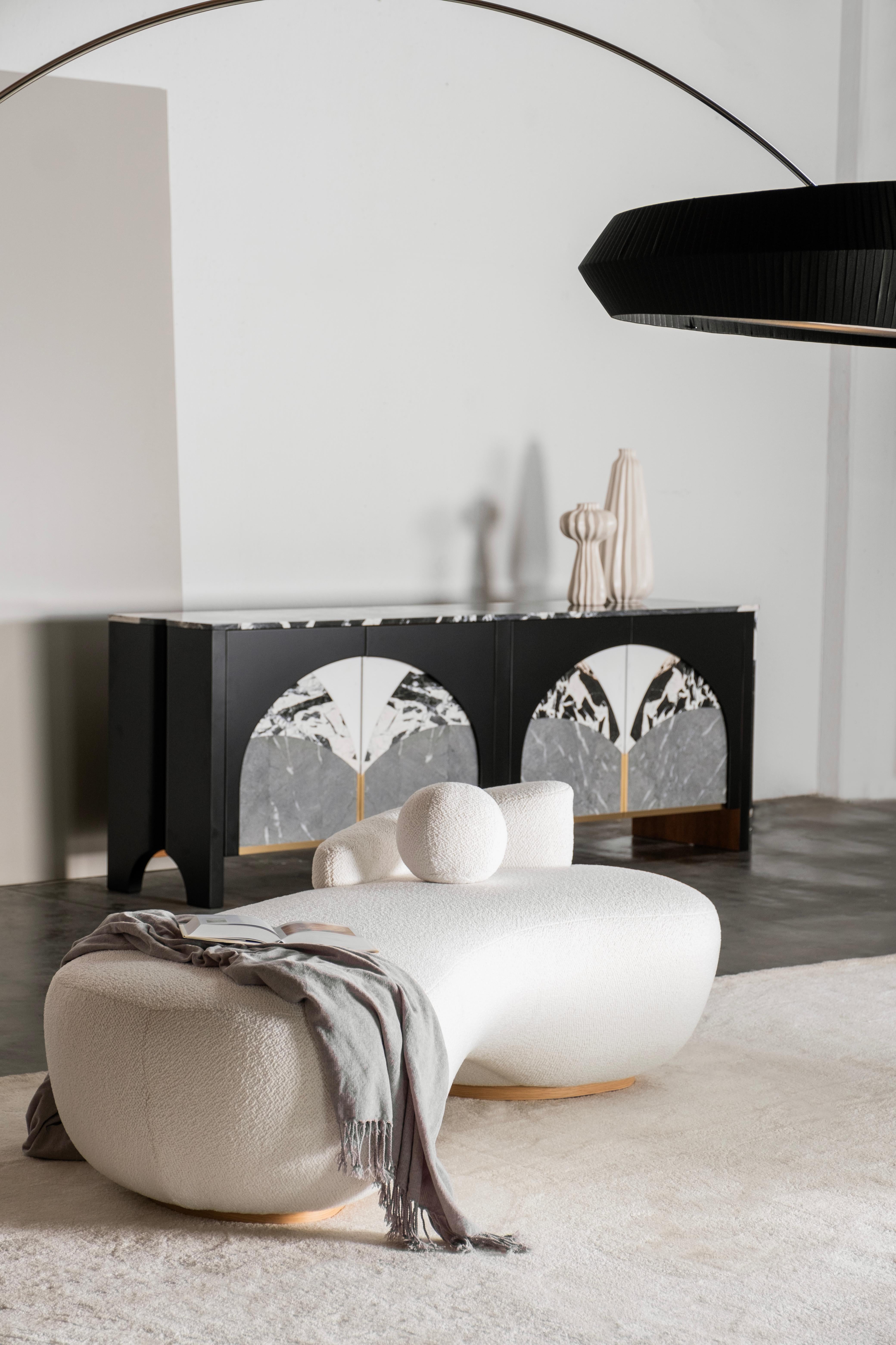 Art Deco Biloba Sideboard, Contemporary Collection, Handcrafted in Portugal - Europe by Greenapple.  

Le buffet en marbre Biloba célèbre le patrimoine architectural portugais et le design organique, donnant lieu à une création riche en histoire et
