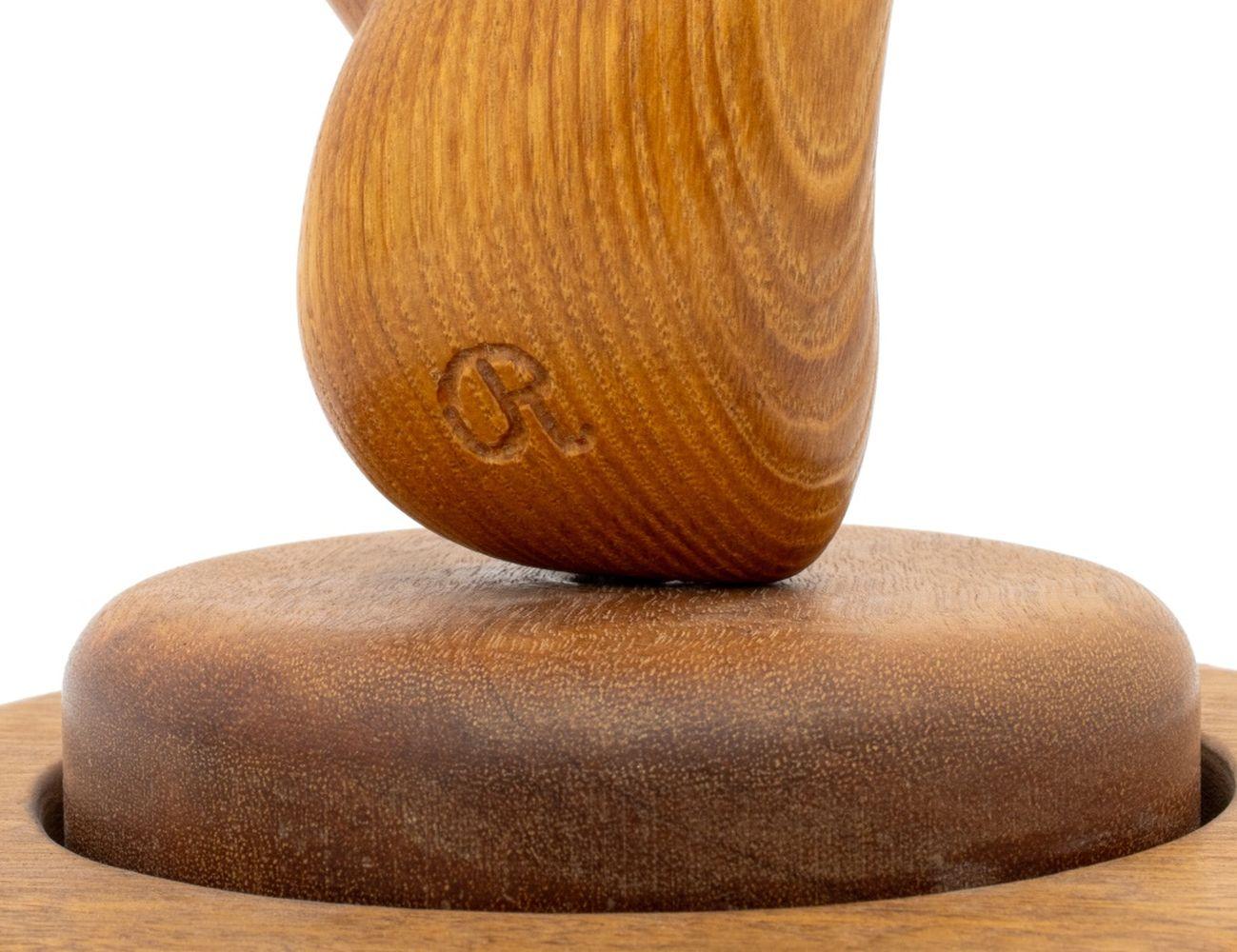 Escultura Biomorfa Moderna de Madera Tallada en venta 1