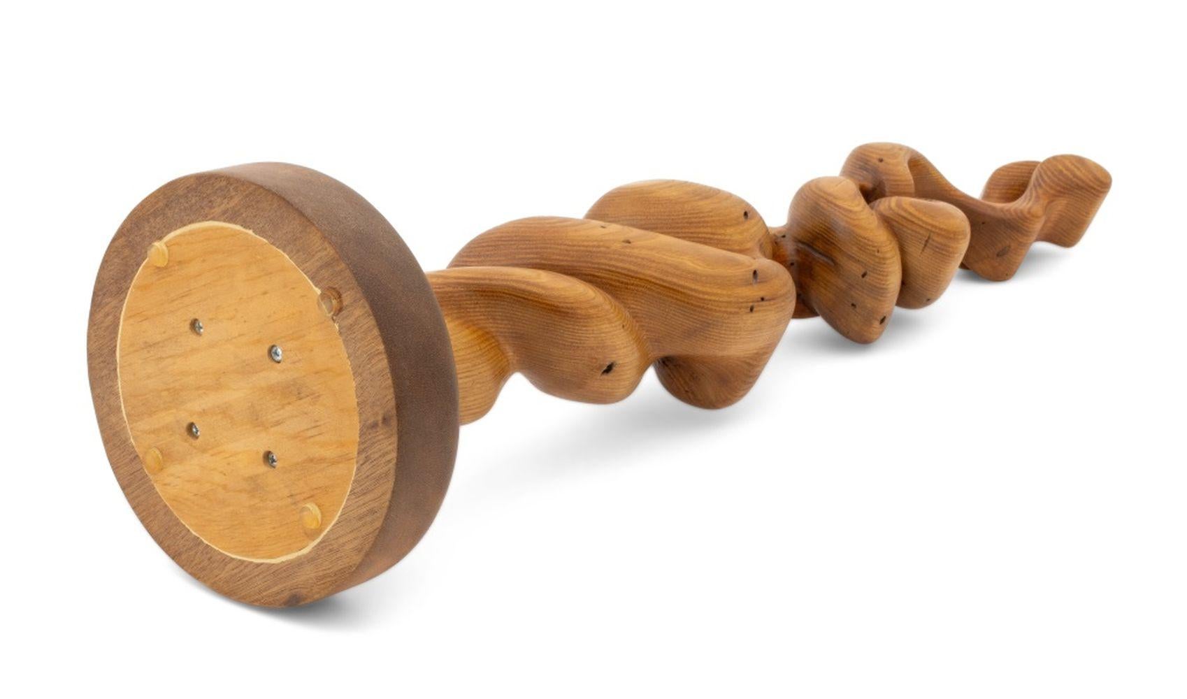Escultura Biomorfa Moderna de Madera Tallada en venta 2