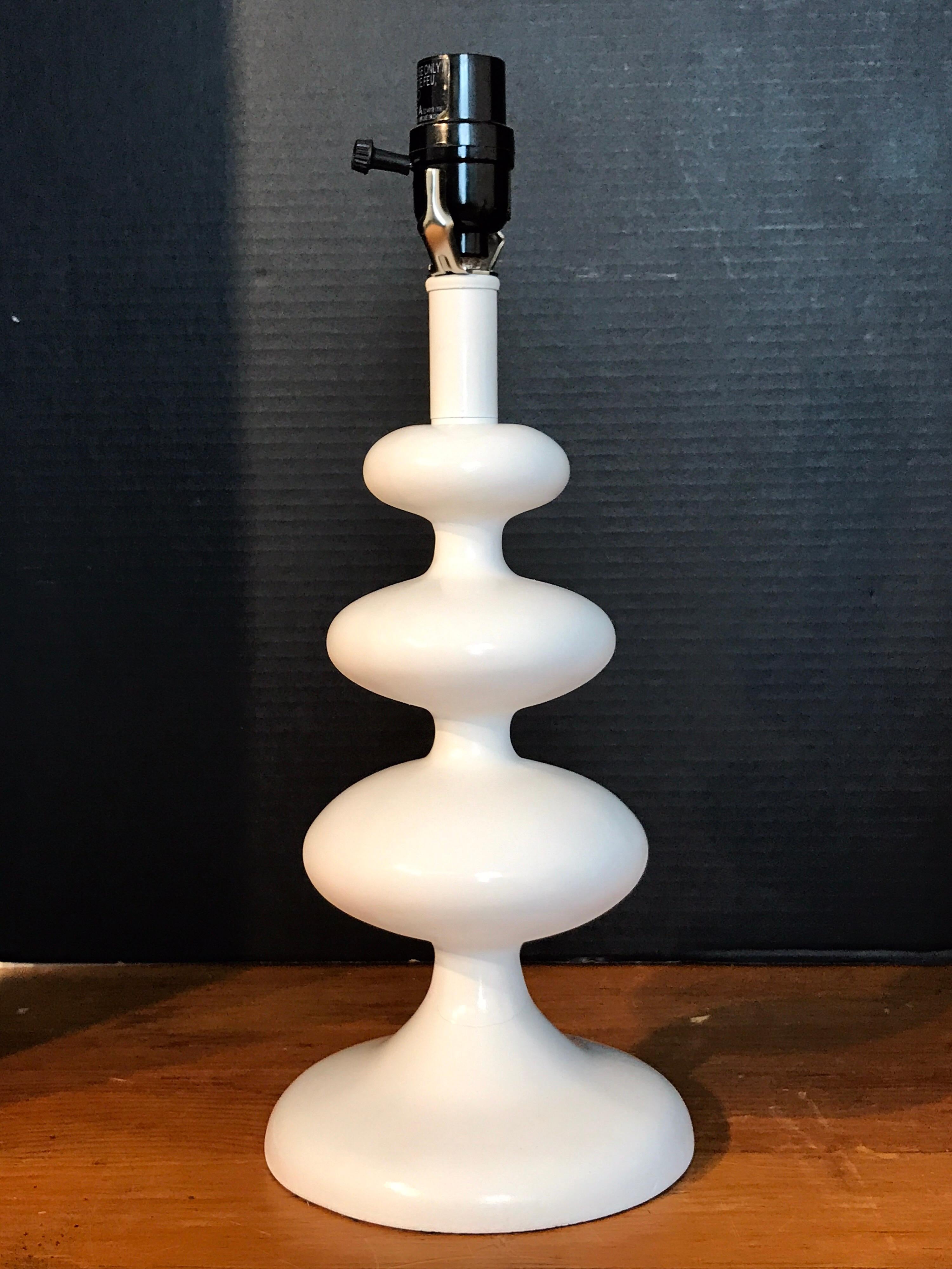 Lampe de table de style biomorphique du milieu du siècle, sculpturale à la manière d'Albert ou de Diego Giacometti
2