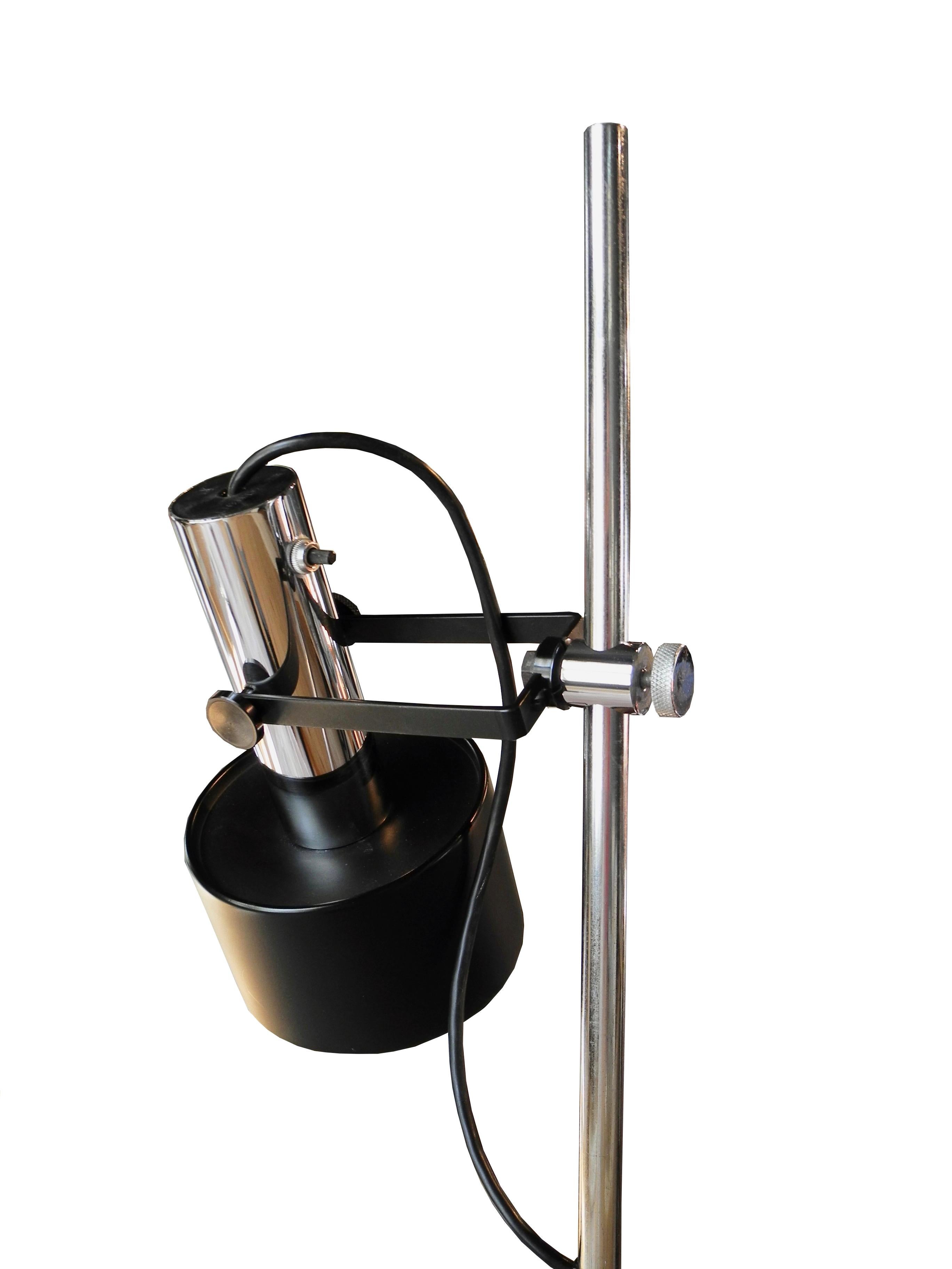 Modern Black and Chrome Floor Lamp by Lightoleir For Sale 1