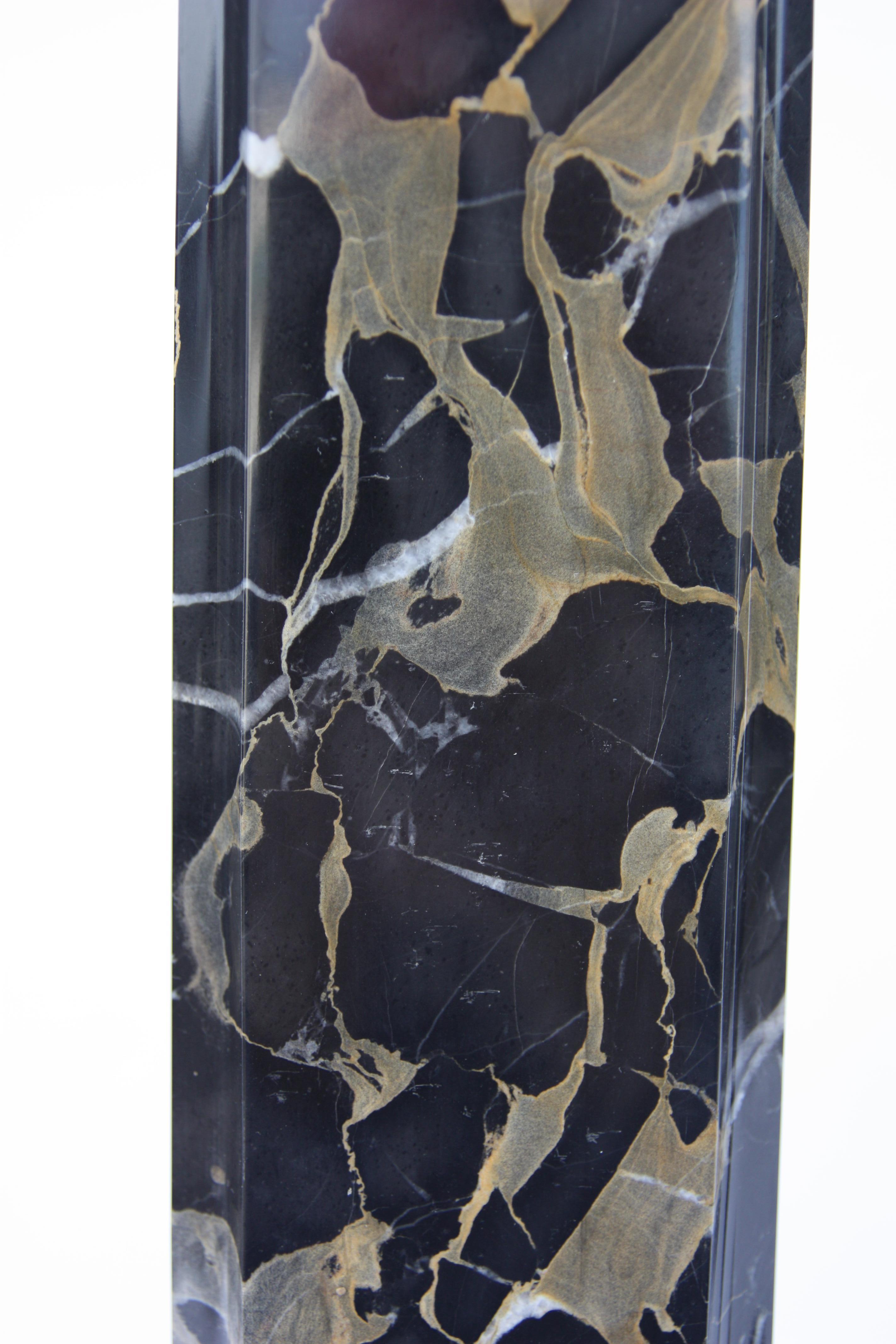 Modern Black and Gold Michelangelo Marble Pedestal  In Good Condition For Sale In San Antonio, TX