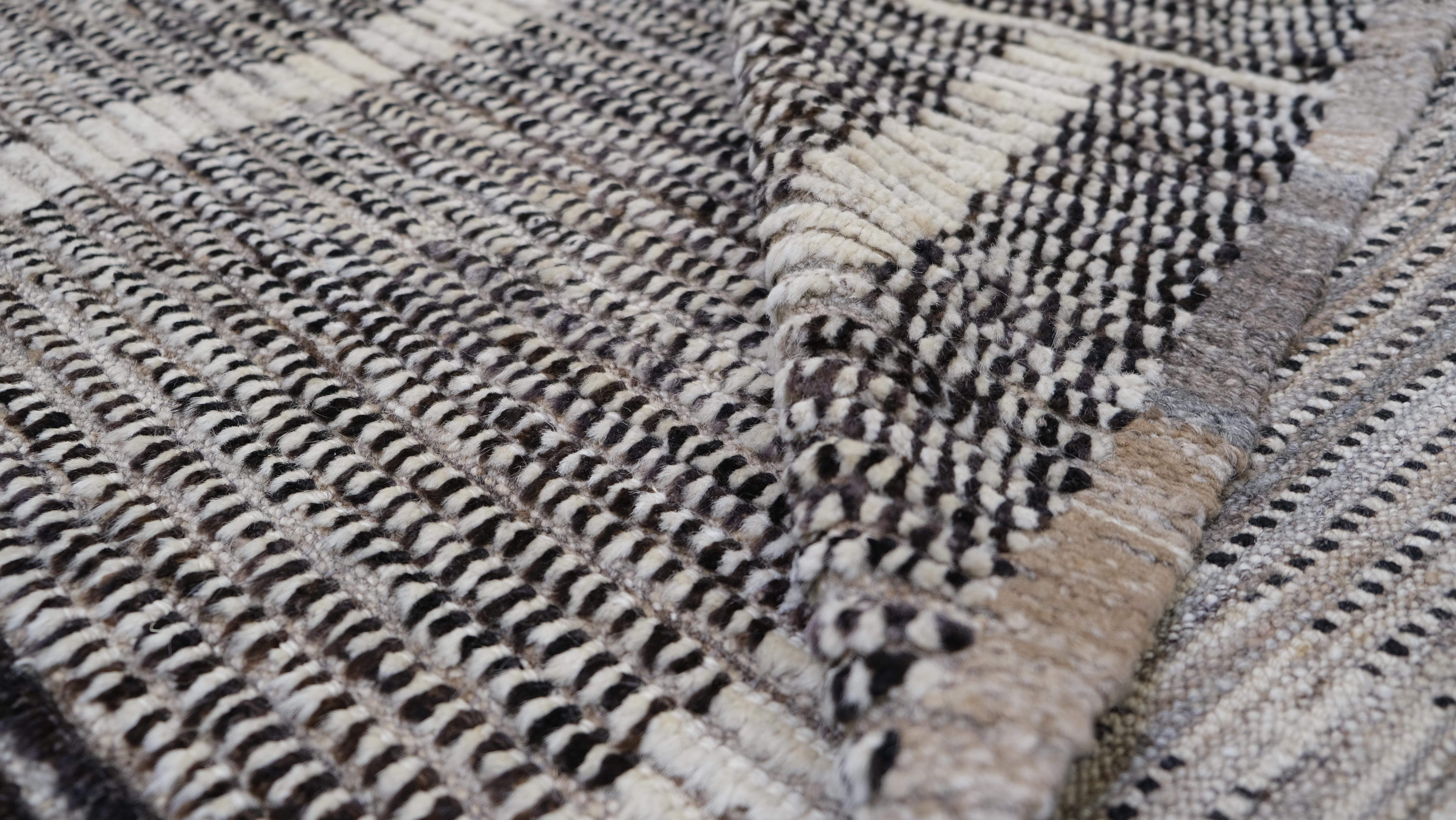 Negro moderno y marfil  Alfombra de lana con motivos geométricos lineales 9'7''x11'9'' Siglo XXI y contemporáneo en venta