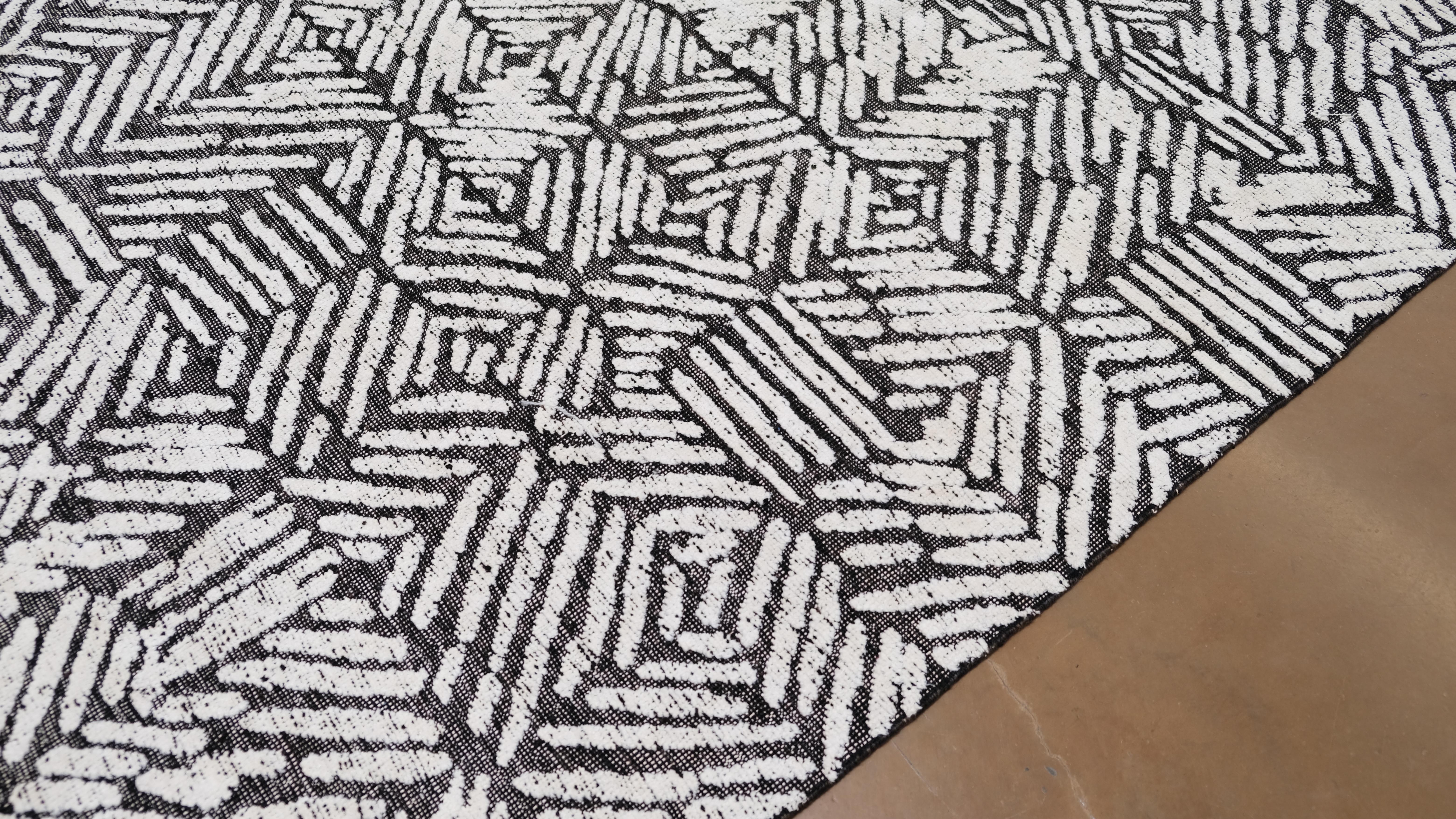 The Moderns Tapis géométrique en laine mélangée noir et blanc 8'3''x9'11'' Neuf - En vente à Torrance, CA