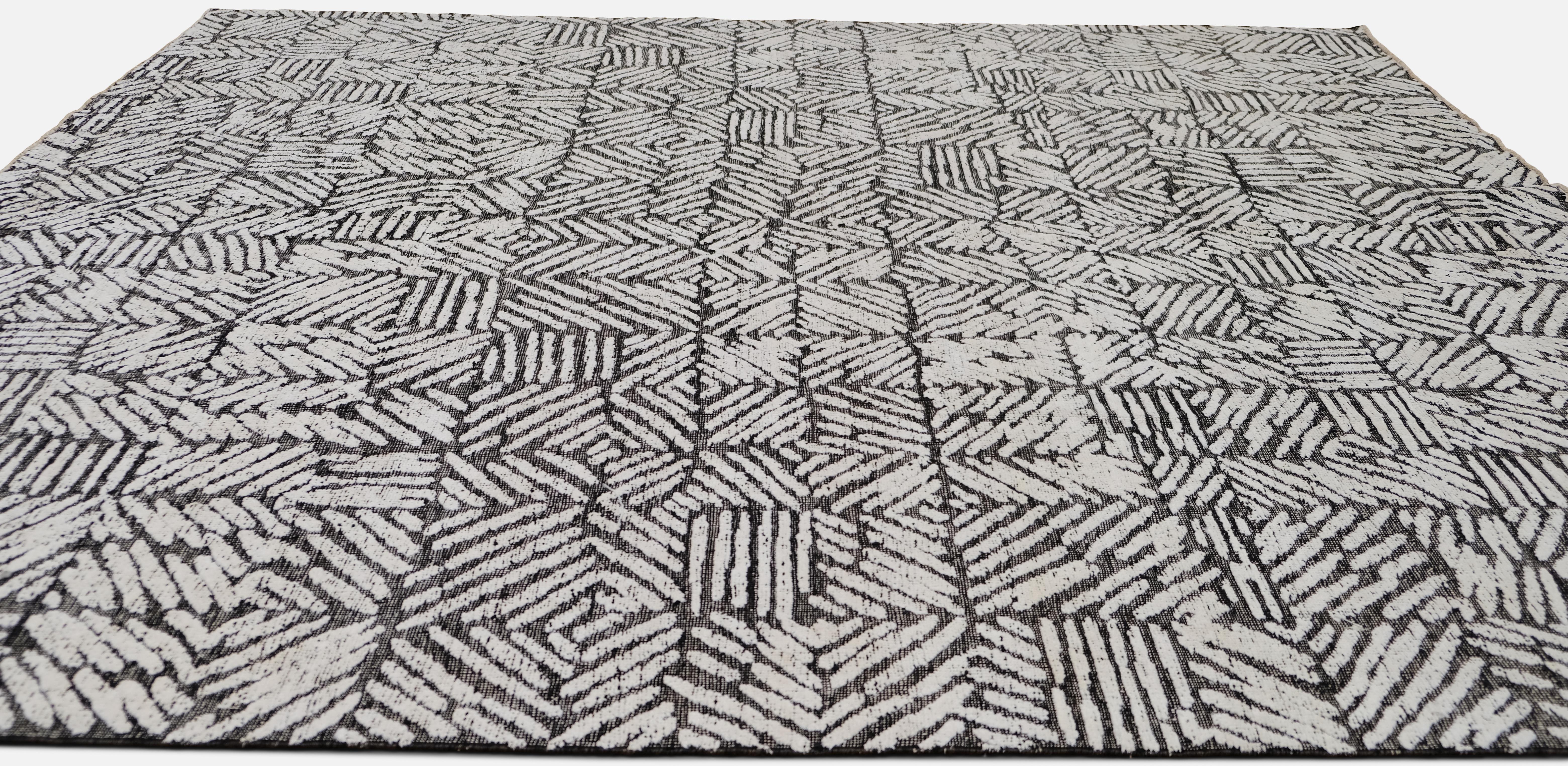 XXIe siècle et contemporain The Moderns Tapis géométrique en laine mélangée noir et blanc 8'3''x9'11'' en vente