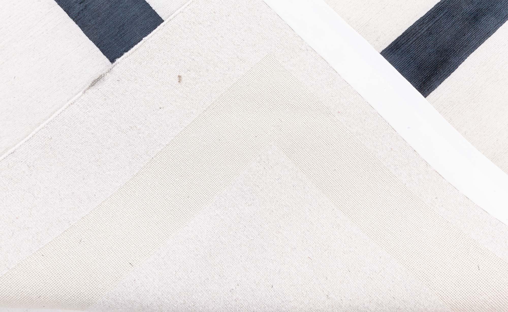 Moderner Schwarz-Weiß-Teppich von Doris Leslie Blau im Stil von Andre Arbus (21. Jahrhundert und zeitgenössisch) im Angebot