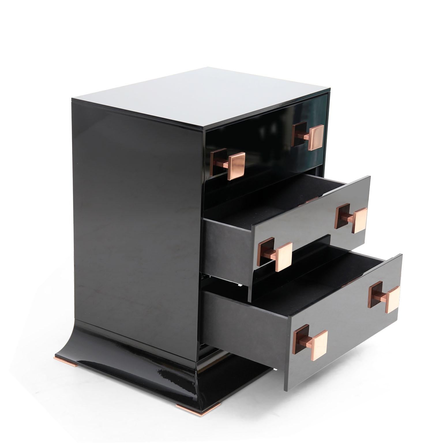 This cabinet is the ultimate in sleek glamour. Simple in silhouette but rich in allure and appeal, the side table Polaris offers a delectable finishing touch to the high-fashion home.

Elevate the humble chest from simply a means of storage to a