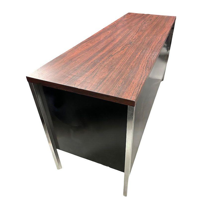 Fine XX secolo Credenza moderna Tanker in metallo nero e cromato di Steelcase in vendita