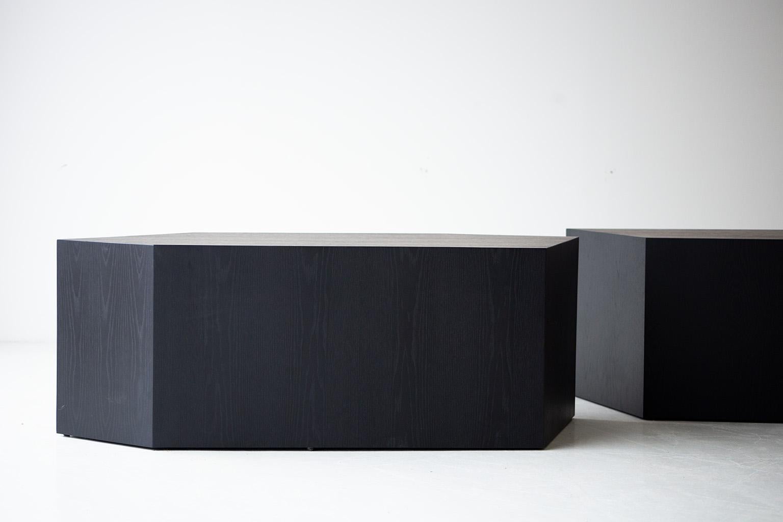 Américain Table basse noire moderne, la série Crag en vente