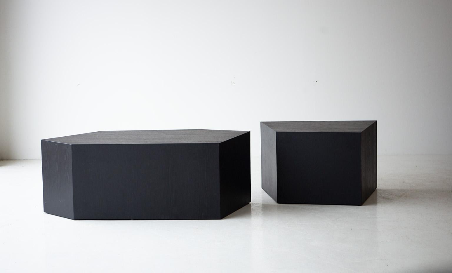 Table basse noire moderne, la série Crag en vente 1