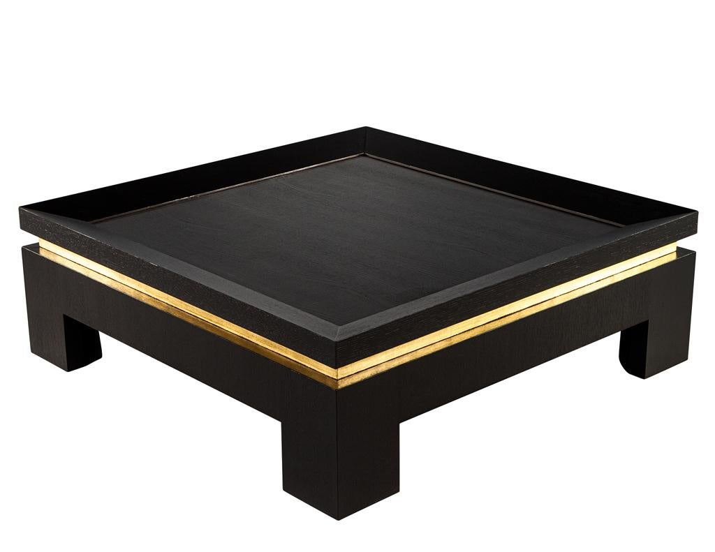 Table basse noire moderne avec accents de feuilles d'or en vente 2