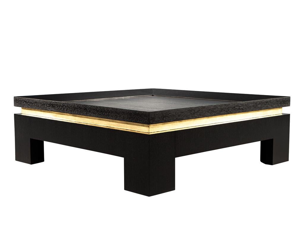 Table basse noire moderne avec accents de feuilles d'or en vente 4