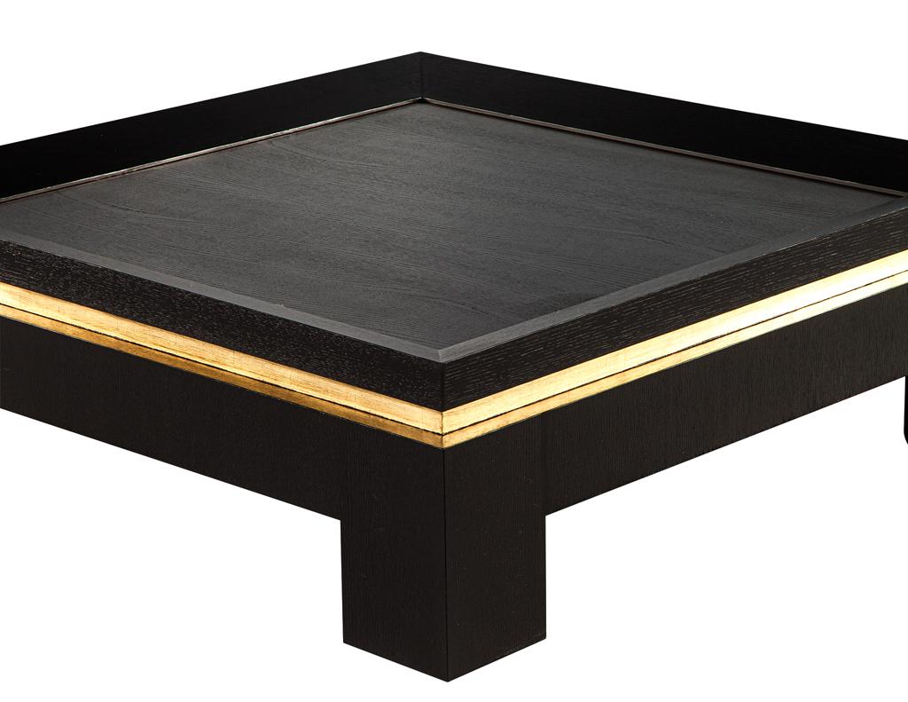 Table basse noire moderne avec accents de feuilles d'or en vente 1