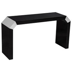 Table console moderne noire avec stratifié géométrique en fibre de carbone
