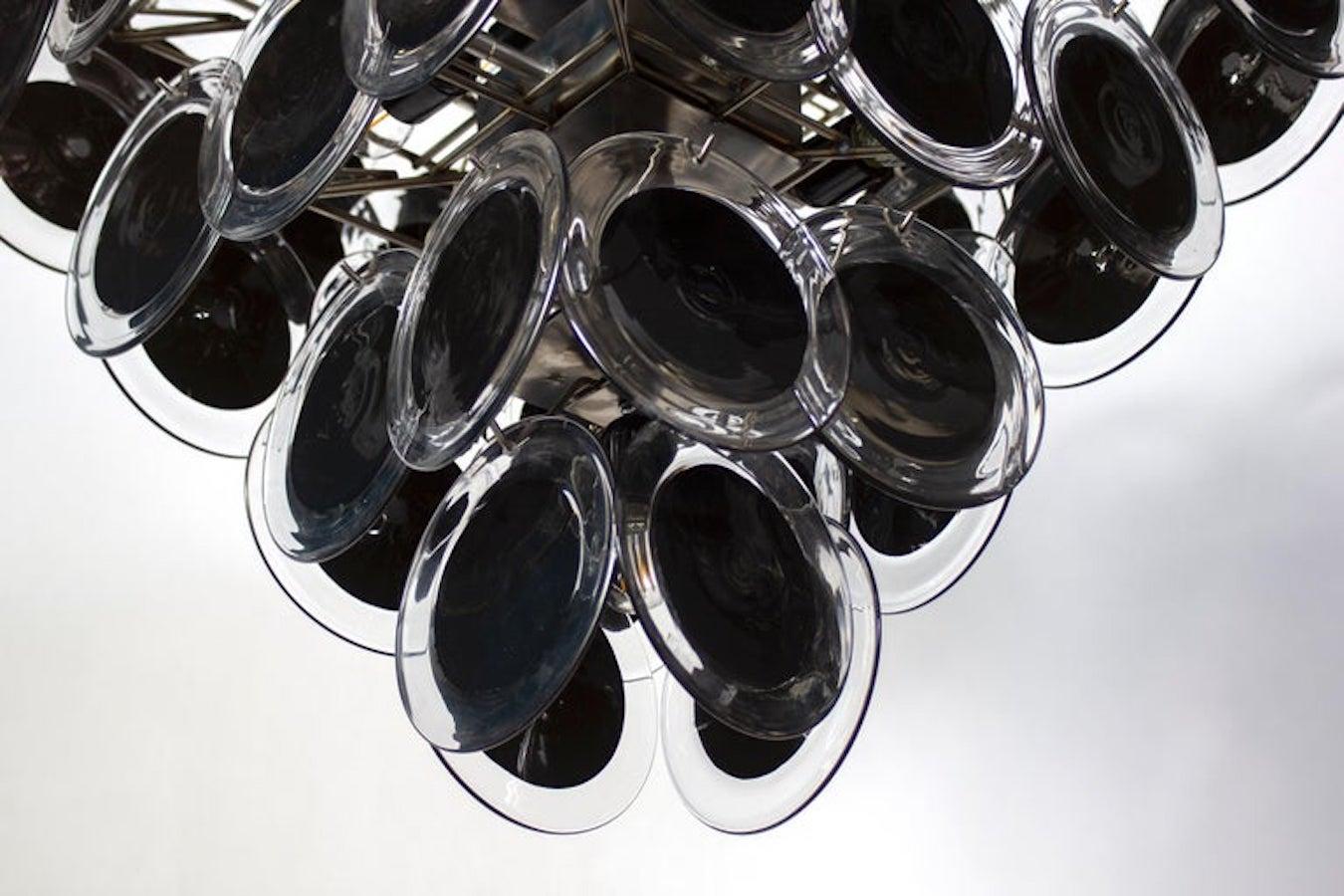 italien Lustre moderne à disque noir de Murano en vente