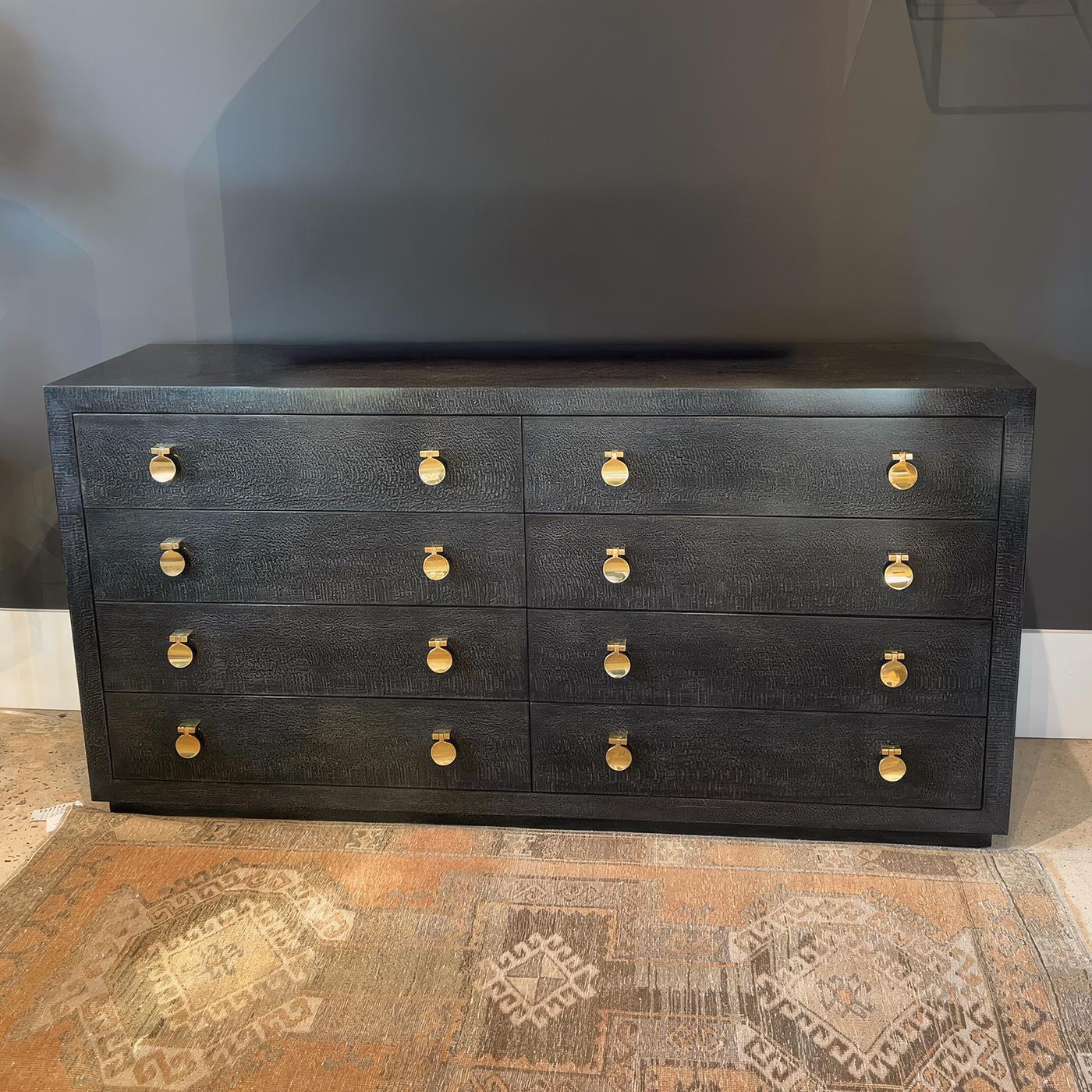 Asiatique Commode noire moderne à huit tiroirs en vente