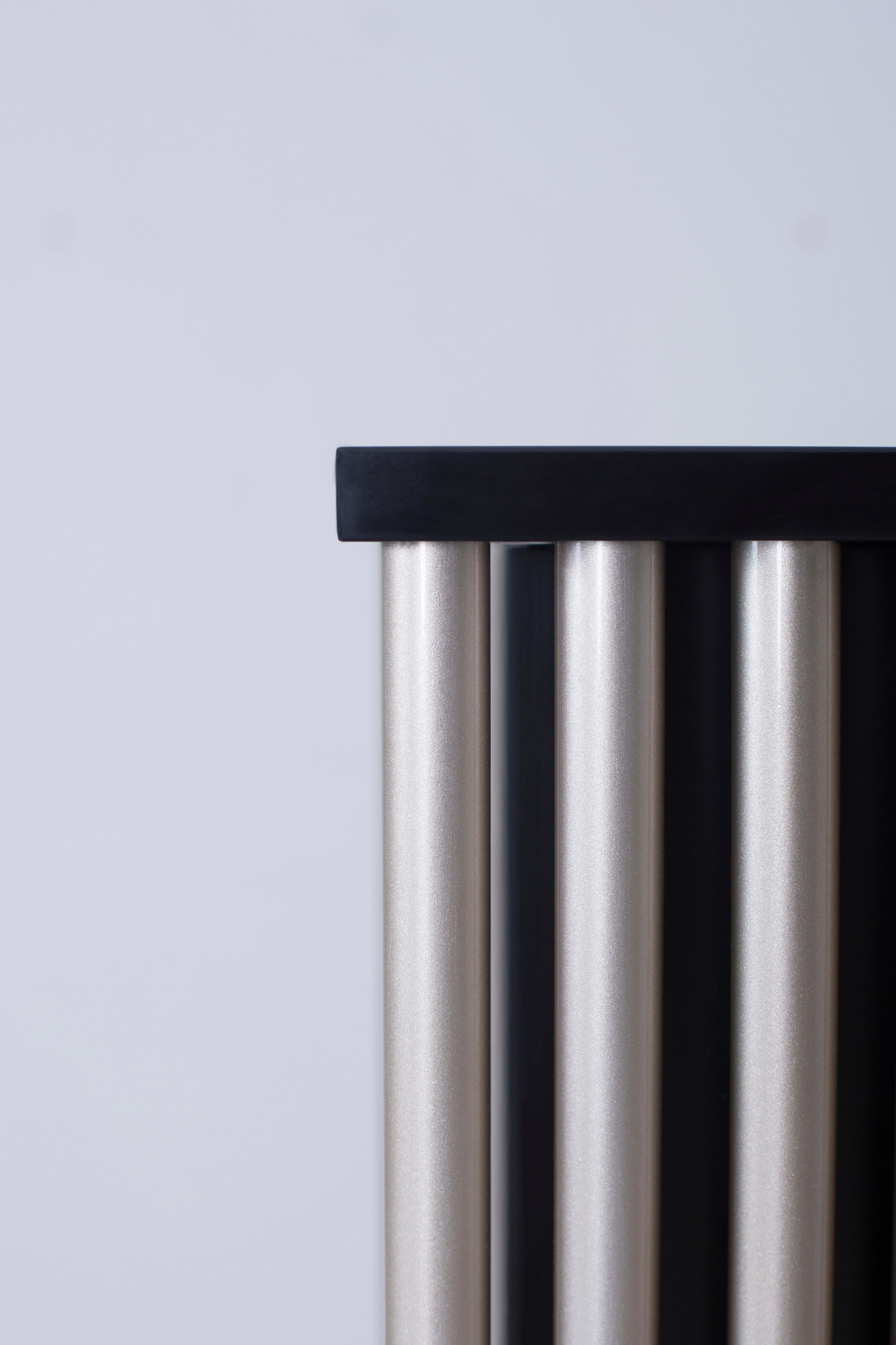 Columna Escultura Pedestal Flauta Negra Moderna Hecha a Mano en Portugal by Greenapple Moderno en venta
