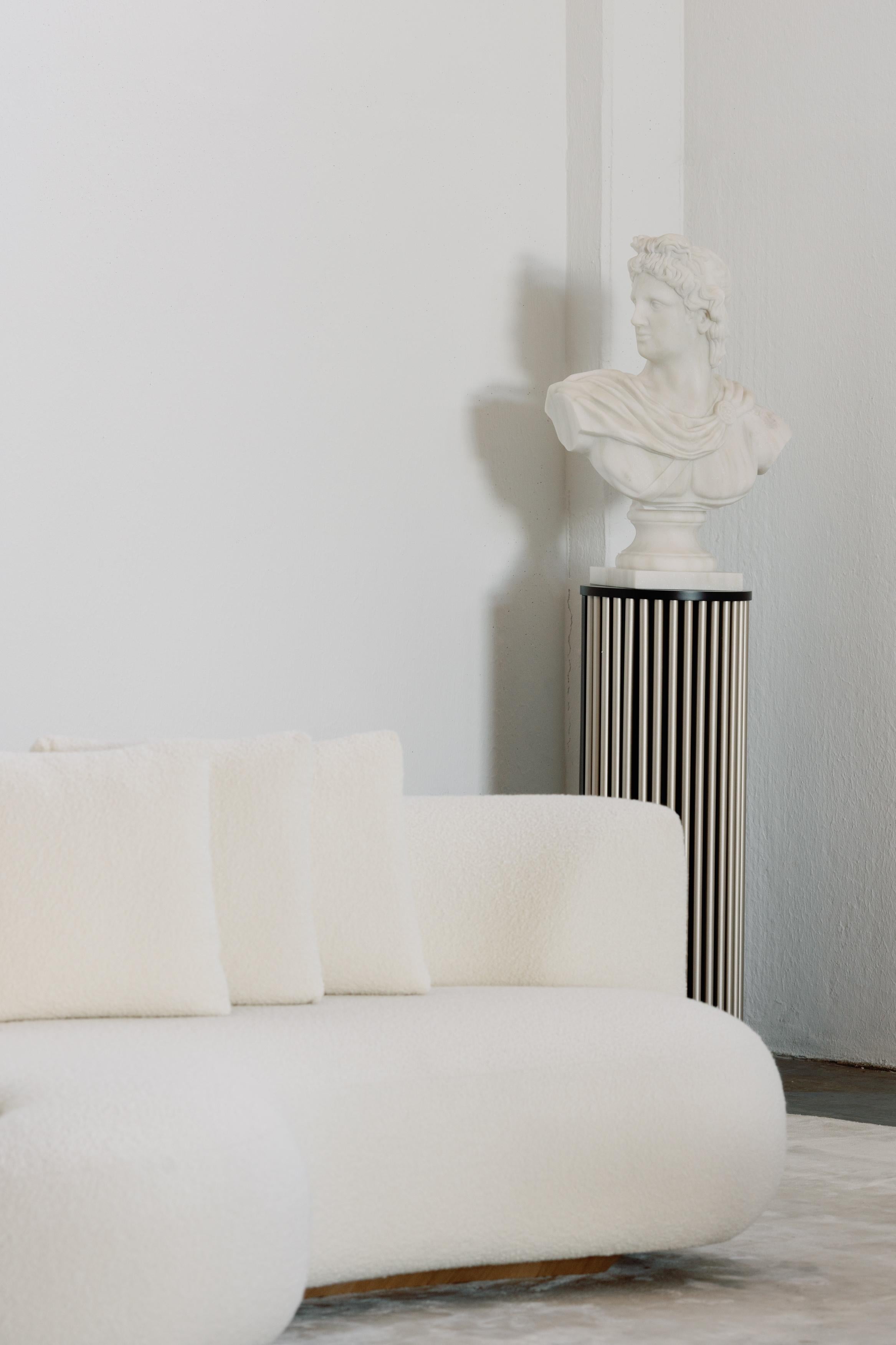 Columna Escultura Pedestal Flauta Negra Moderna Hecha a Mano en Portugal by Greenapple Siglo XXI y contemporáneo en venta