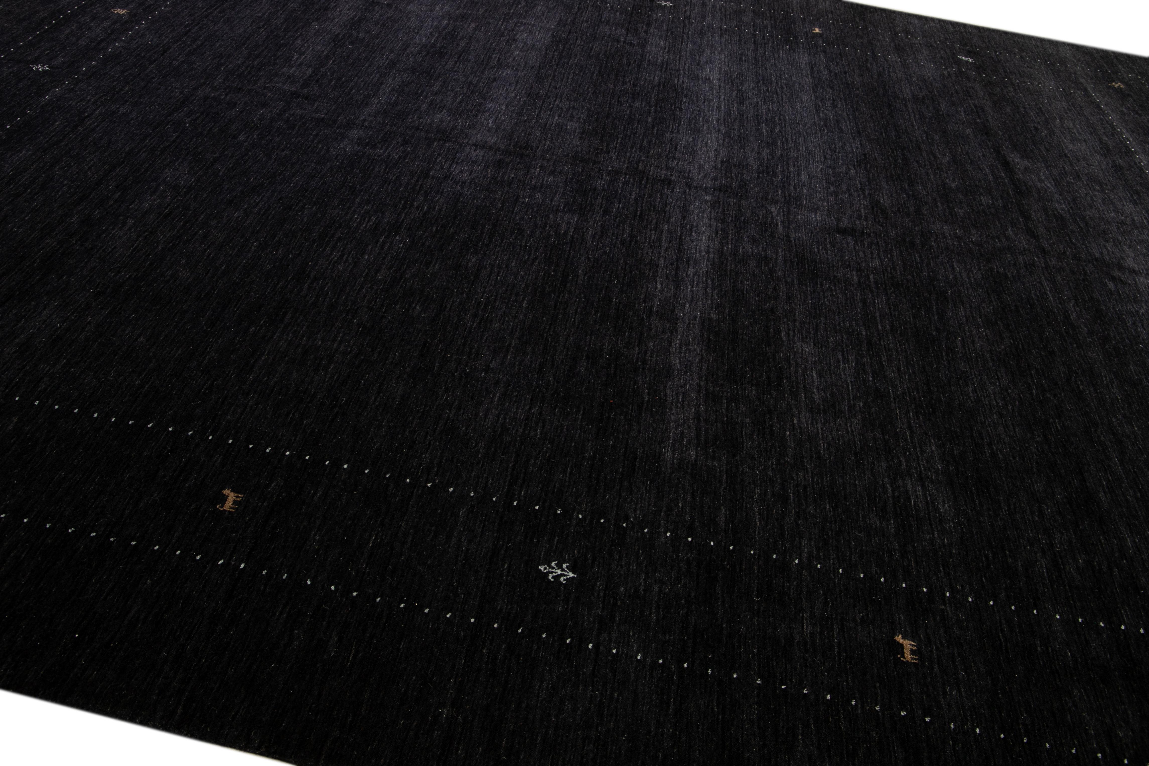 Tapis moderne en laine noir de style Gabbeh, tissé à la main, à motif minimaliste Neuf - En vente à Norwalk, CT