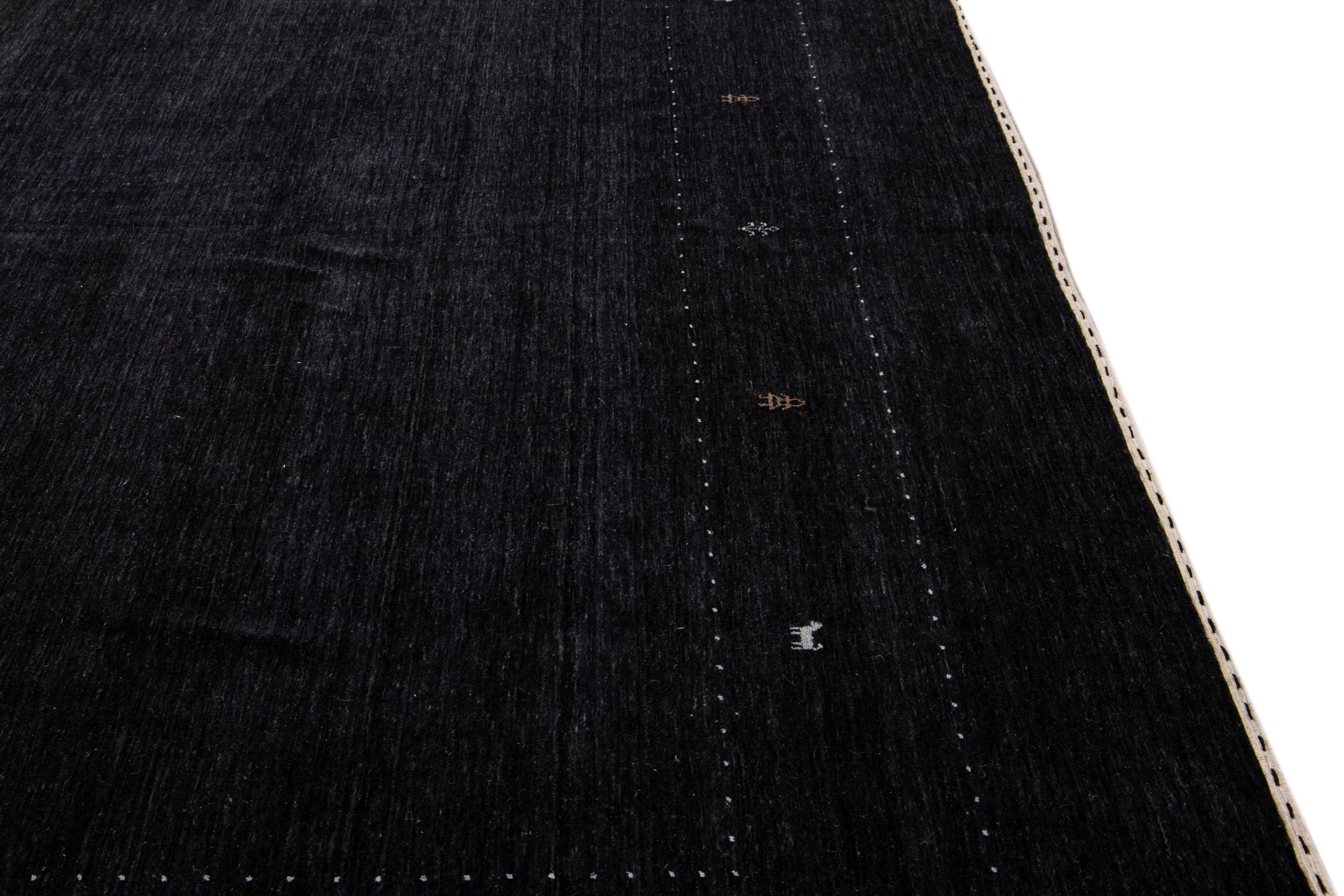 Laine Tapis moderne en laine noir de style Gabbeh, tissé à la main, à motif minimaliste en vente