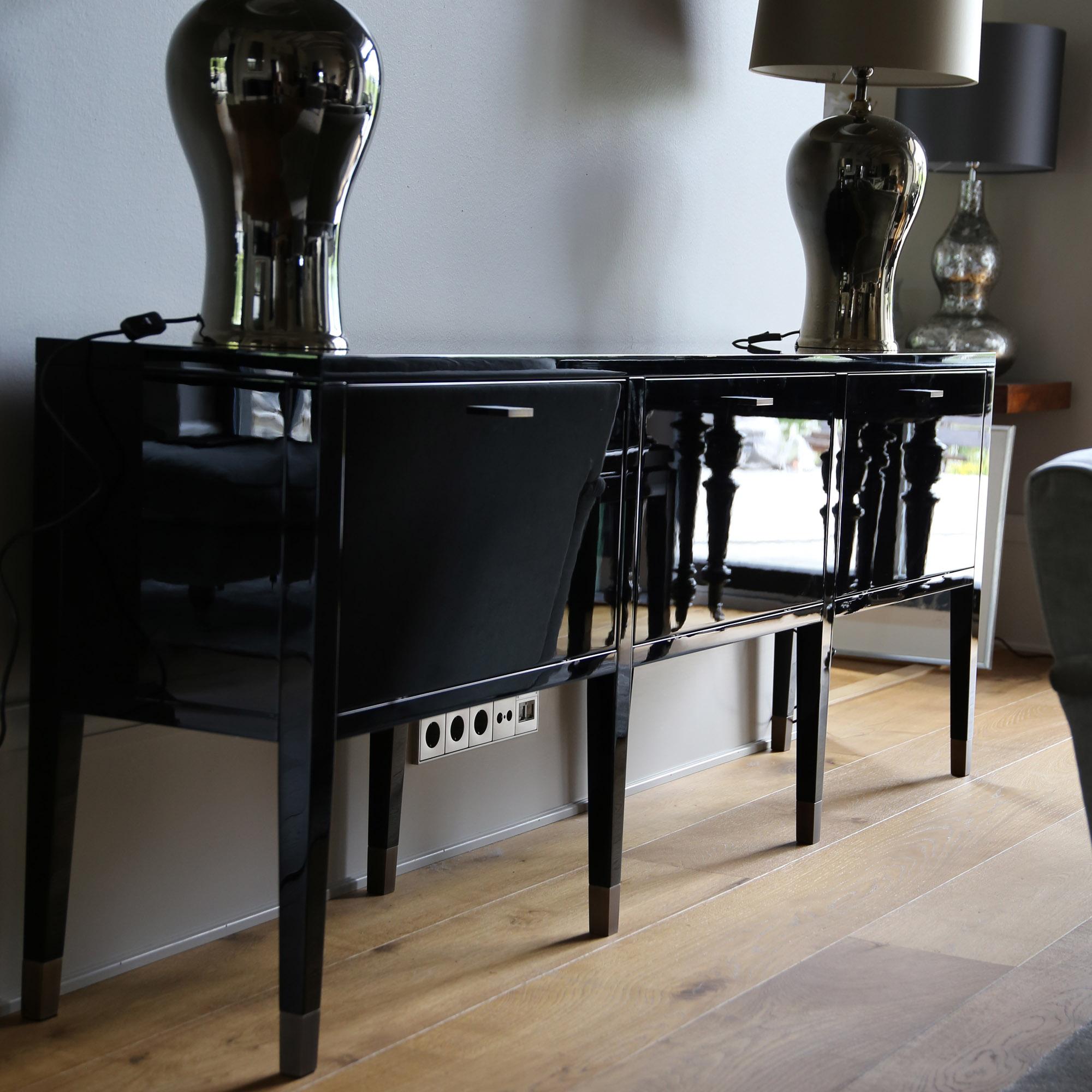 Modern Black High Gloss Console Sideboard In New Condition For Sale In Riga, LV