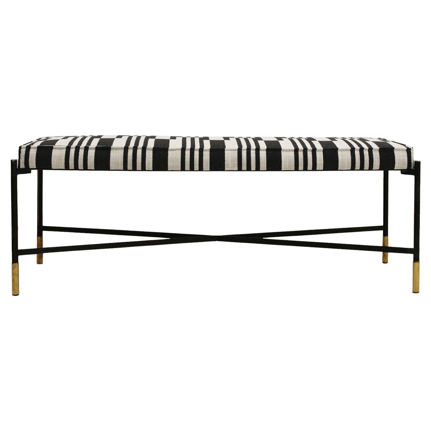 Tabouret italien moderne en fer laqué noir et tissu à motifs, années 1970