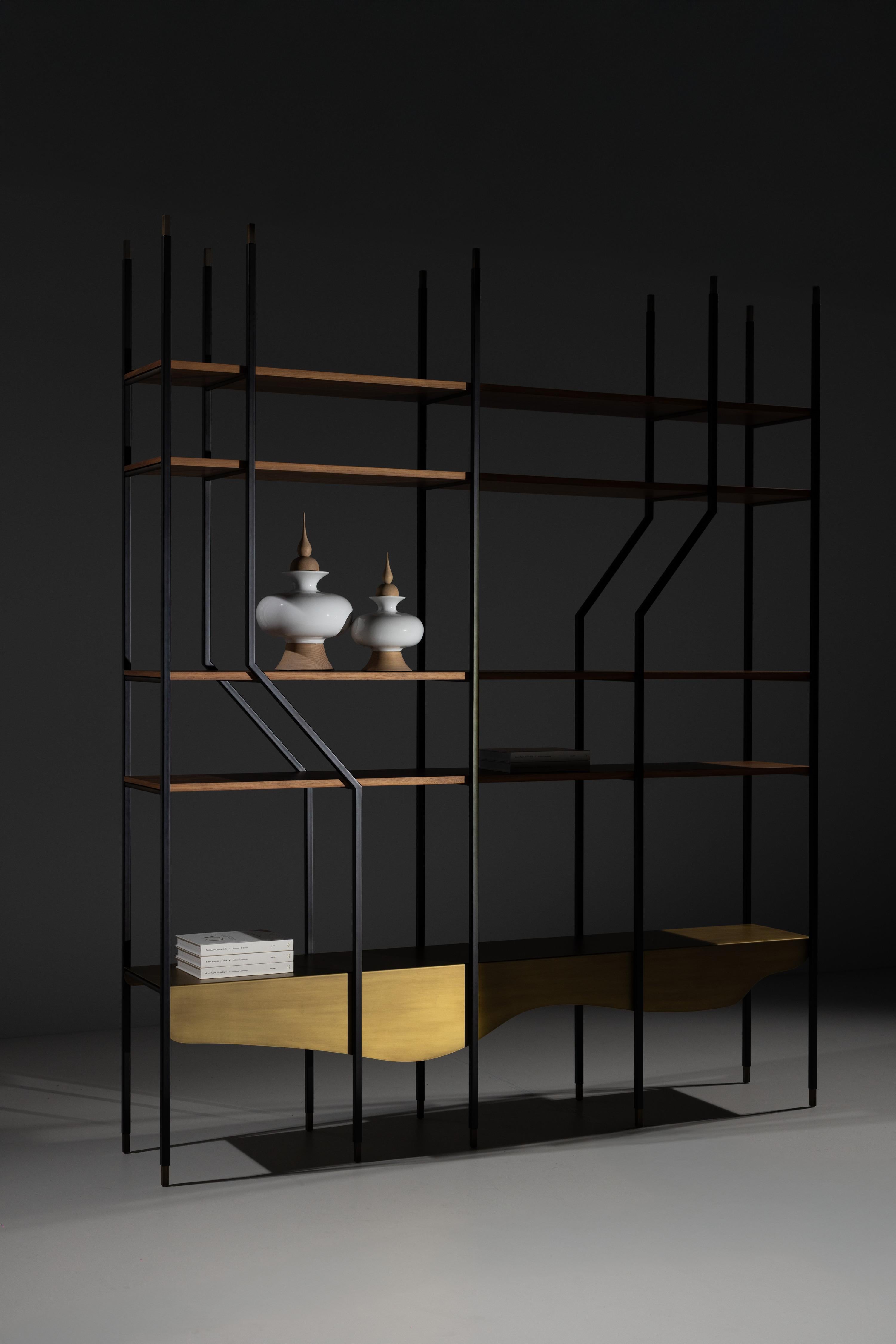 XXI secolo e contemporaneo Libreria moderna Lage nera, in ottone e noce, realizzata a mano in Portogallo da Greenapple in vendita