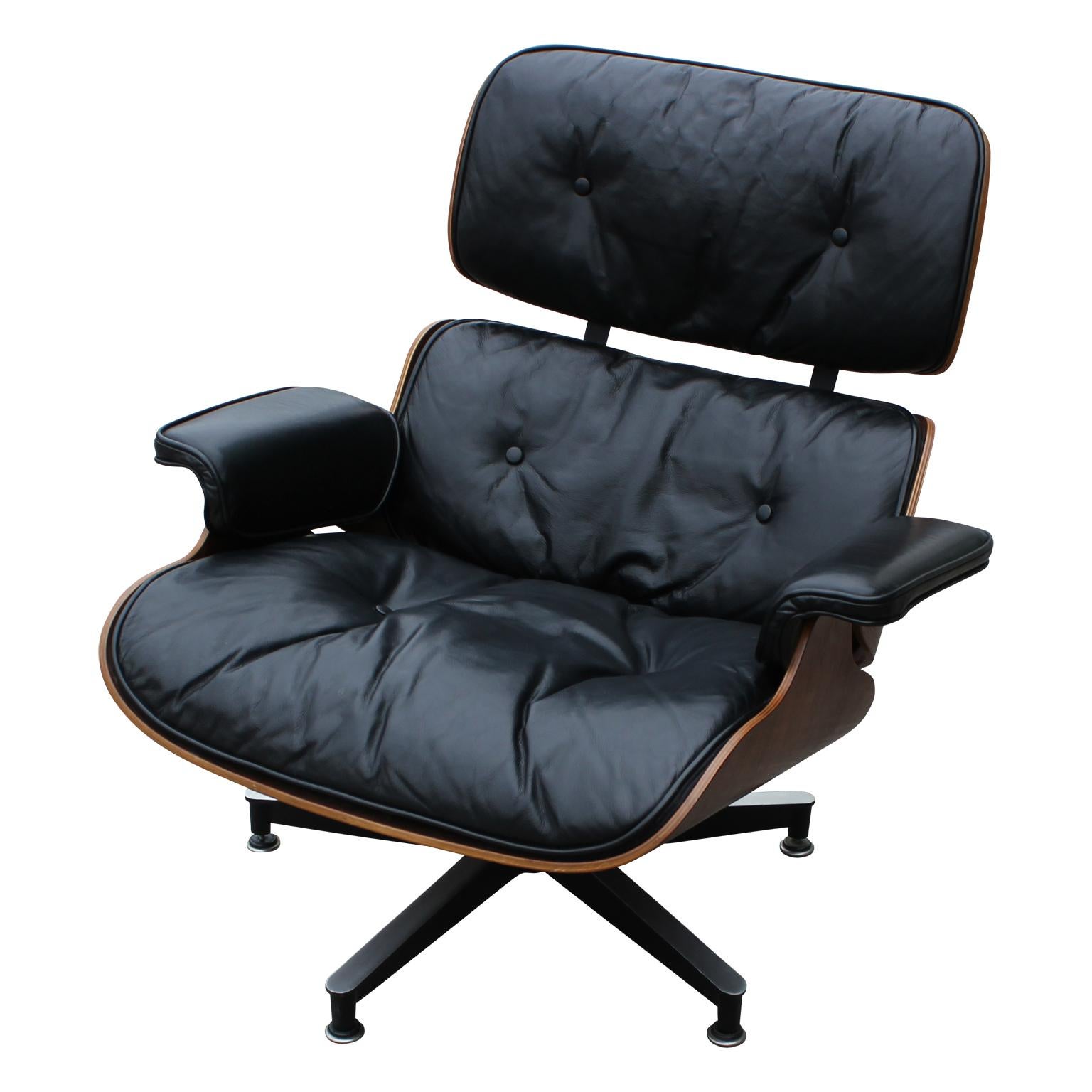 Modern Black Leather and Rosewood Herman Miller Eames Lounge Chair and Ottoman In Good Condition In Houston, TX