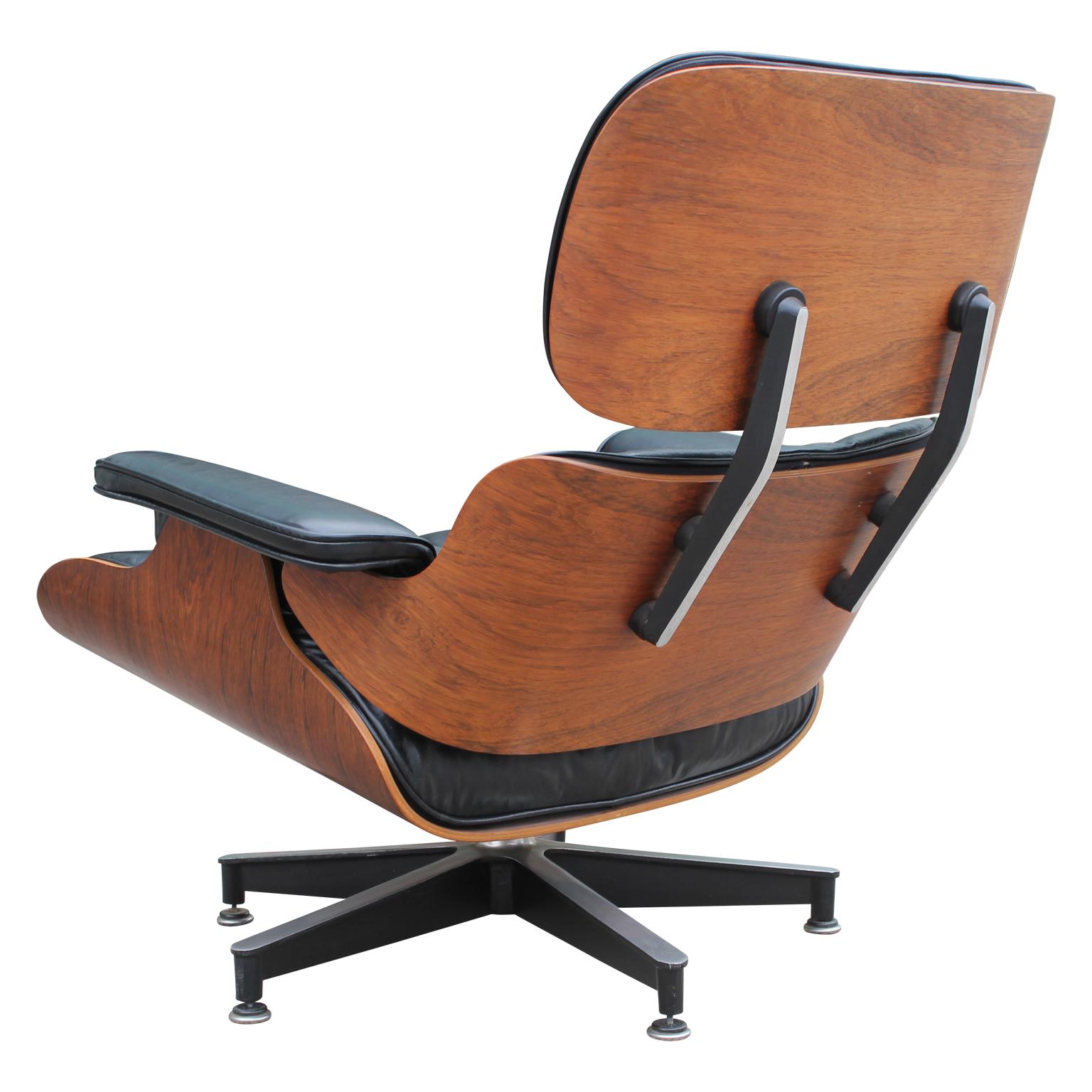 Mid-20th Century Modern Black Leather and Rosewood Herman Miller Eames Lounge Chair and Ottoman