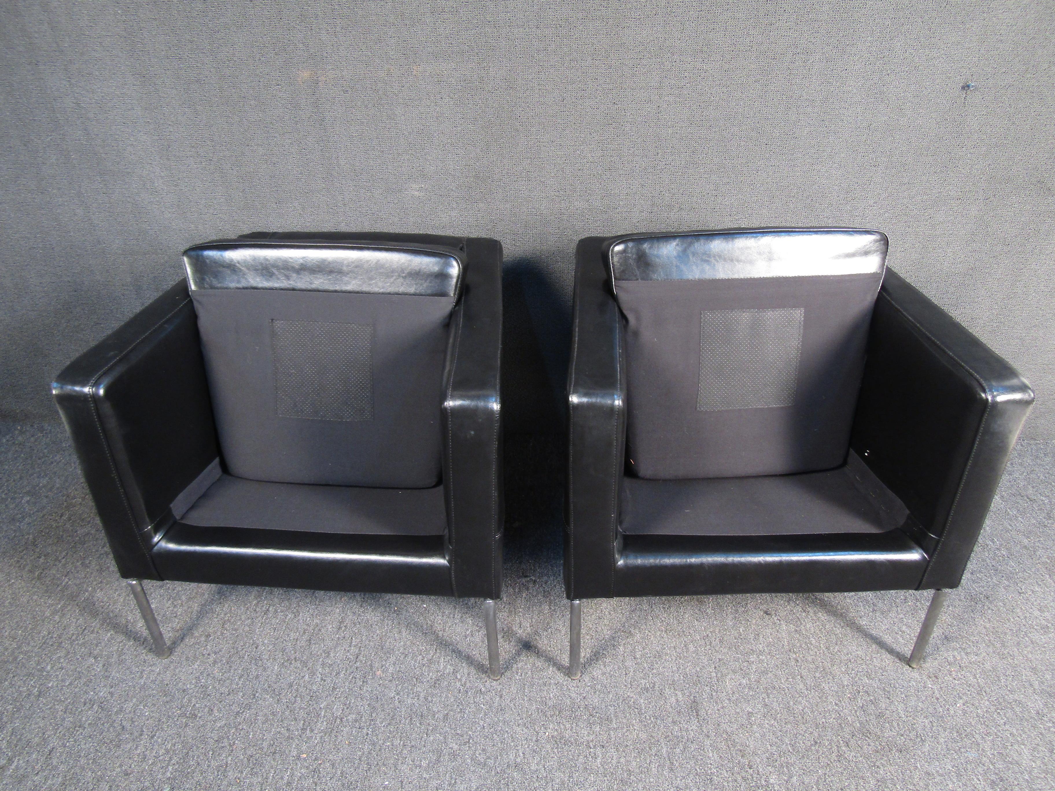 Modern Black Leather Club Chairs For Sale 3