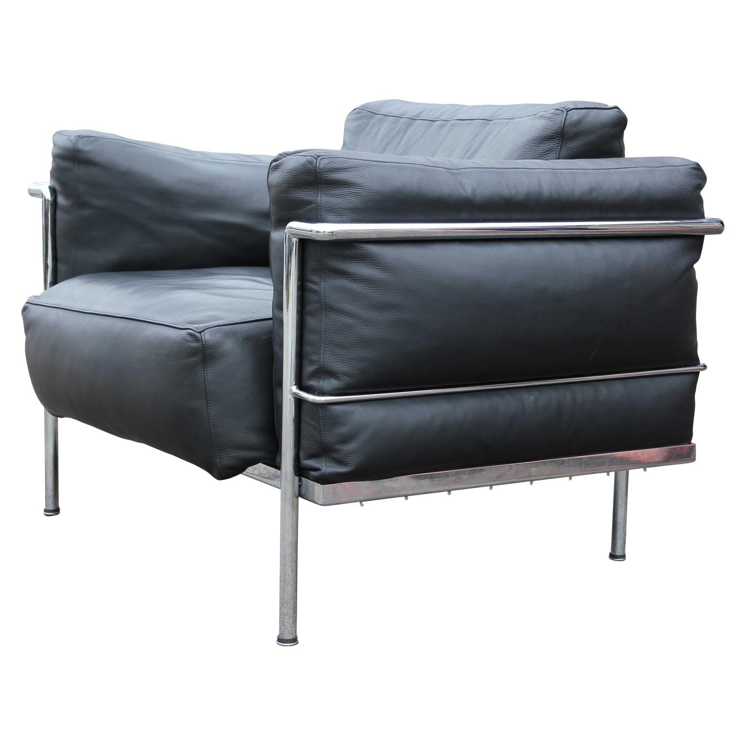 Unique LC3 Le Corbusier armchair with black leather cushions and silver framing. The Le Corbusier group referred to their LC3 collections as 