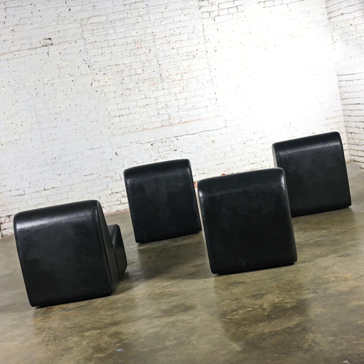 Divano componibile moderno in pelle nera Tappo Sofa di John Mascheroni per Vecta 4
