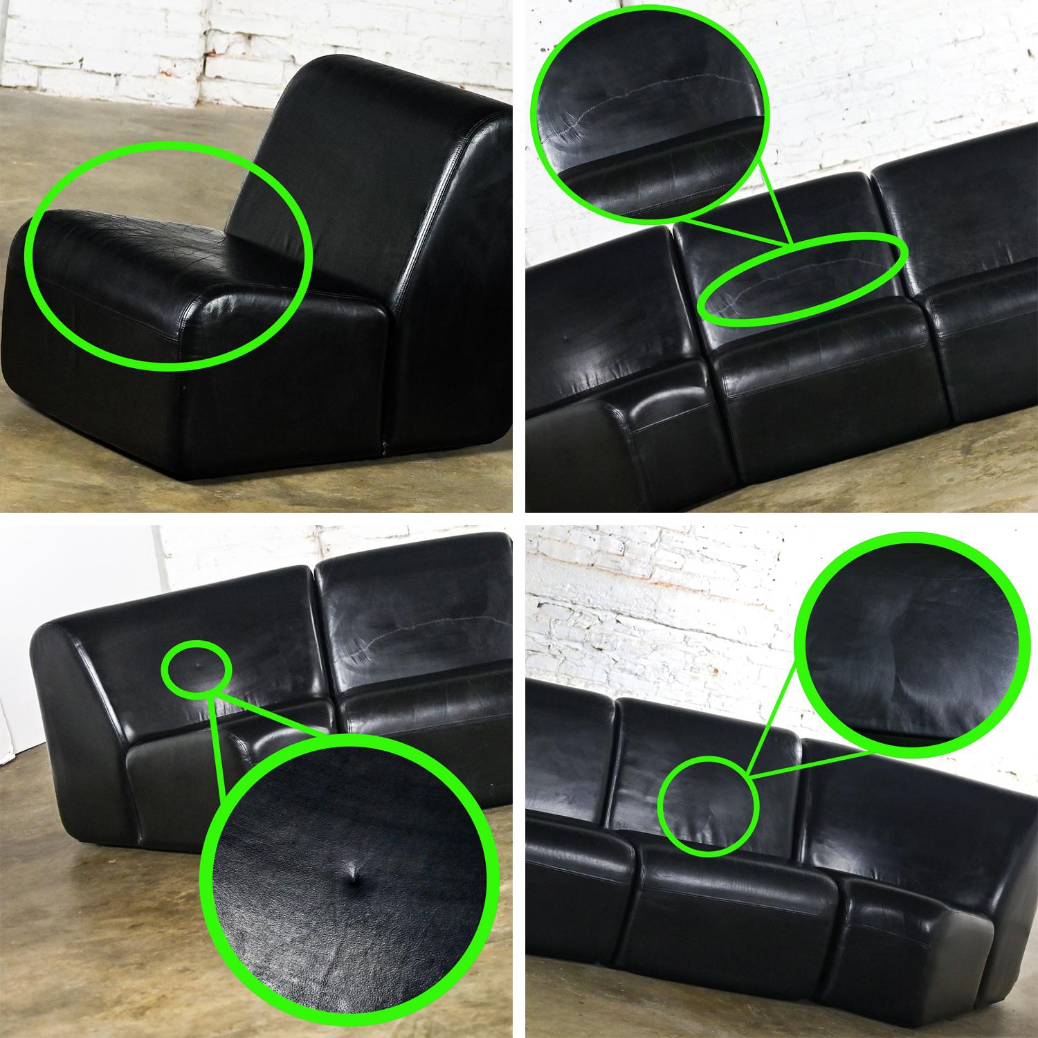 Divano componibile moderno in pelle nera Tappo Sofa di John Mascheroni per Vecta 11