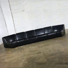 Divano componibile moderno in pelle nera Tappo Sofa di John Mascheroni per Vecta