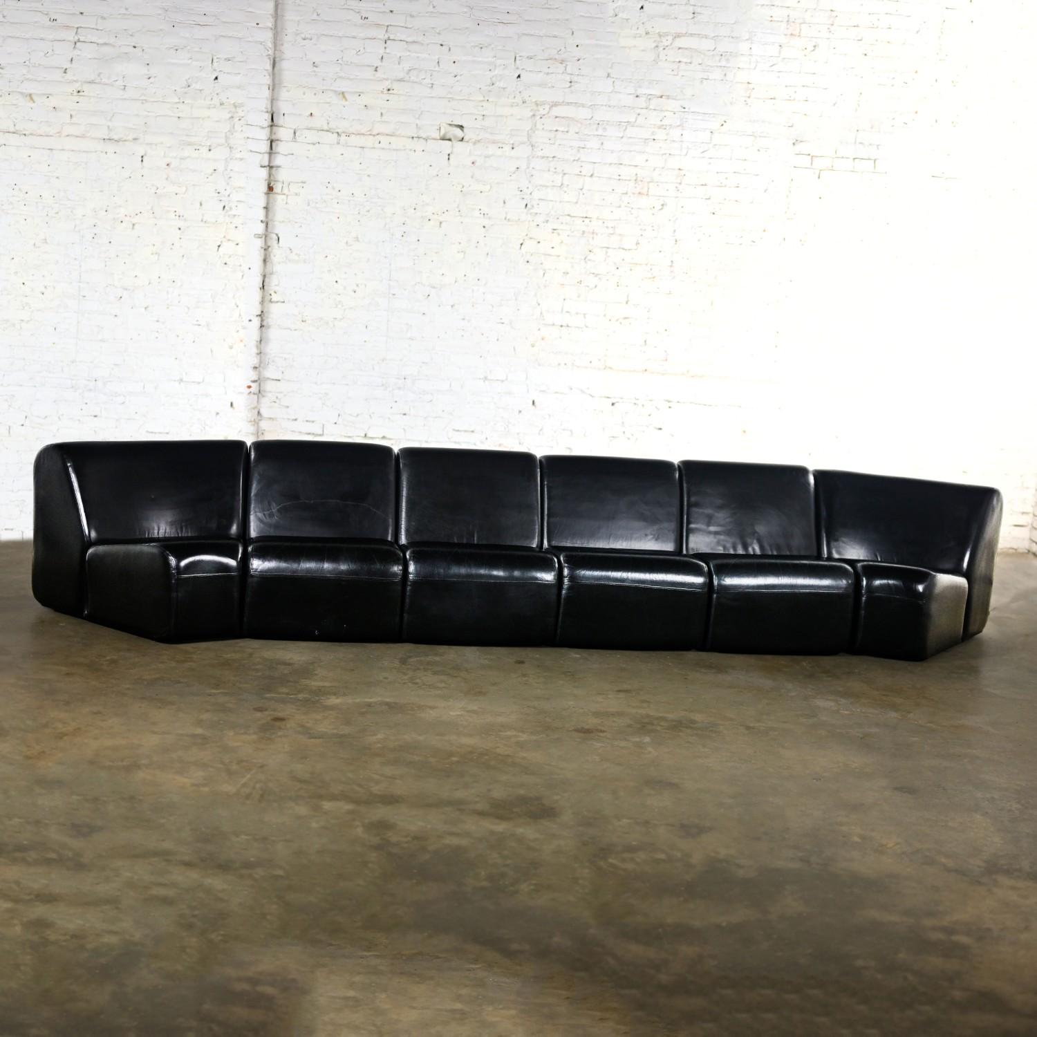 Americano Divano componibile moderno in pelle nera Tappo Sofa di John Mascheroni per Vecta