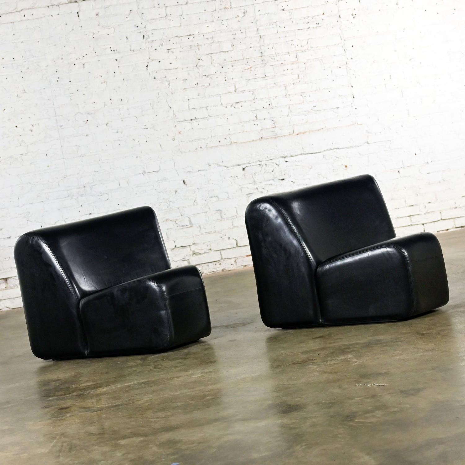 Divano componibile moderno in pelle nera Tappo Sofa di John Mascheroni per Vecta 6