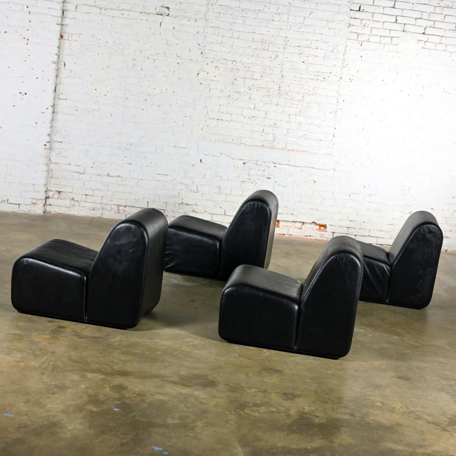 Divano componibile moderno in pelle nera Tappo Sofa di John Mascheroni per Vecta 1