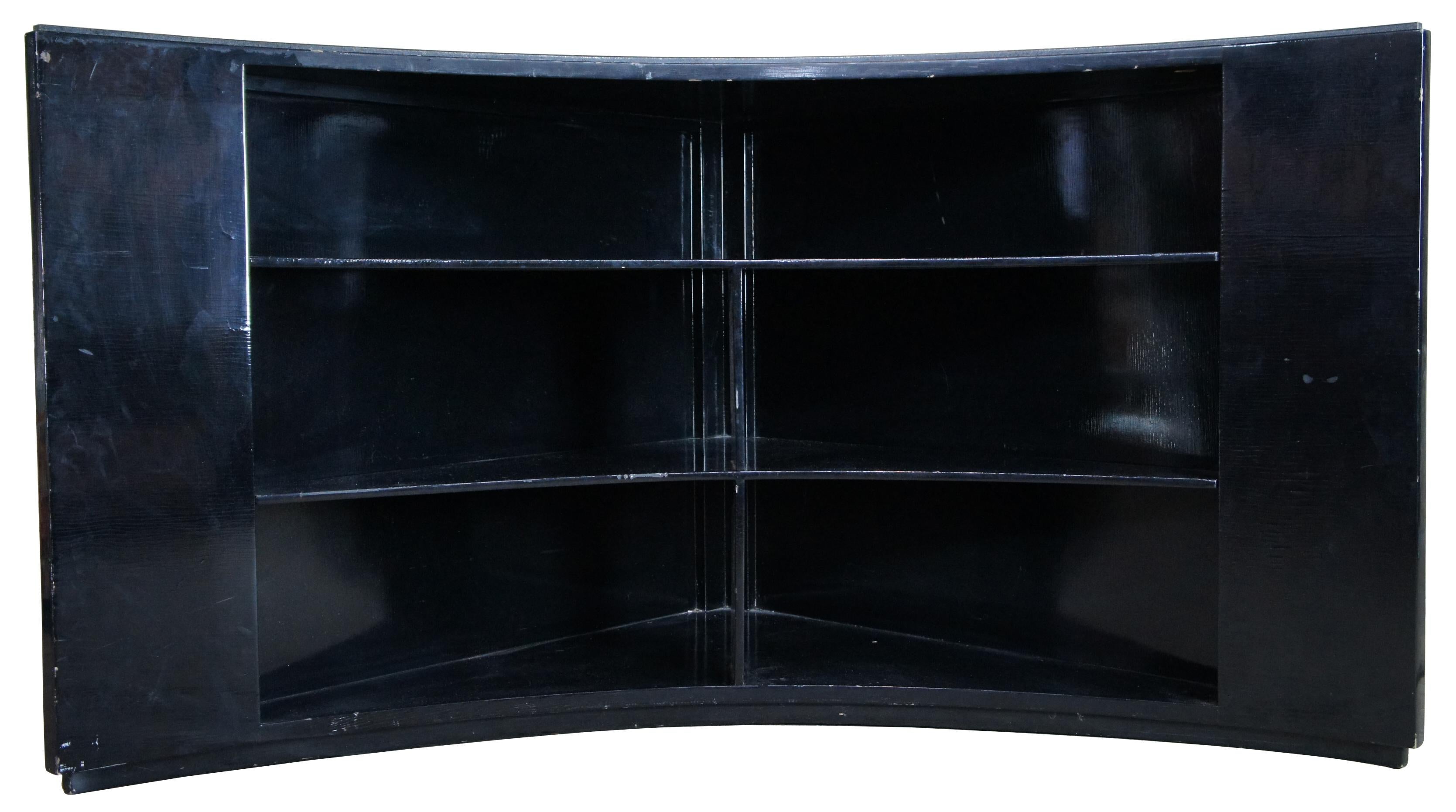 Vintage-Eckkonsole mit Marmorplatte. Mit schwarzer Marmorplatte und konkav gewölbter Front mit fünf Einlegeböden. Maße: 44