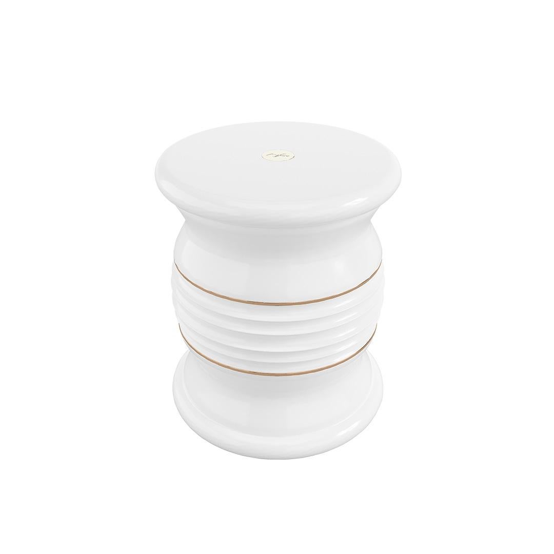 Moderner Ionischer Hocker aus schwarzem Marmor mit goldenen Details für den Außenbereich (Portugiesisch) im Angebot