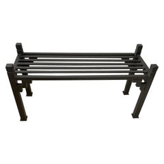Moderne schwarze Metallbank