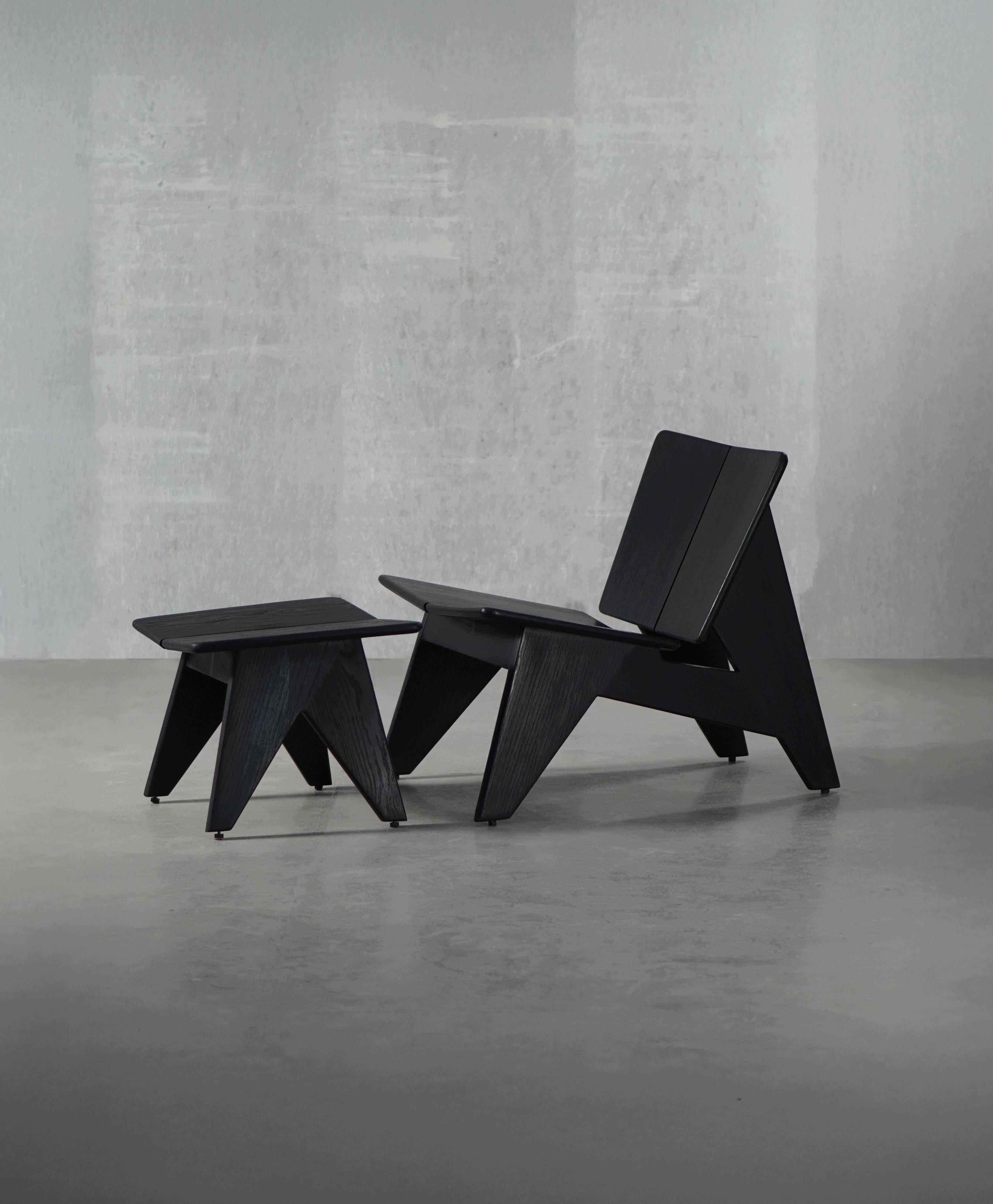 Minimalismo Sedia da salotto moderna Black minimal in legno massiccio Easy statement in Oak Oak in vendita