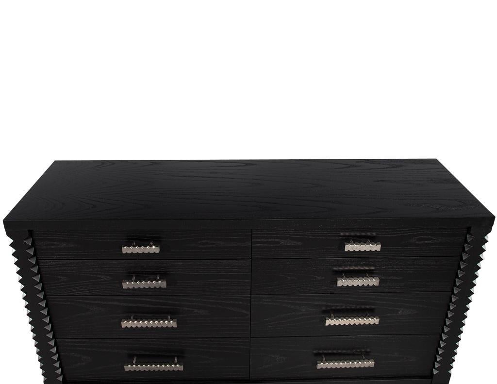 Cómoda Moderna de Roble Negro con Acabado Carbón en venta 8