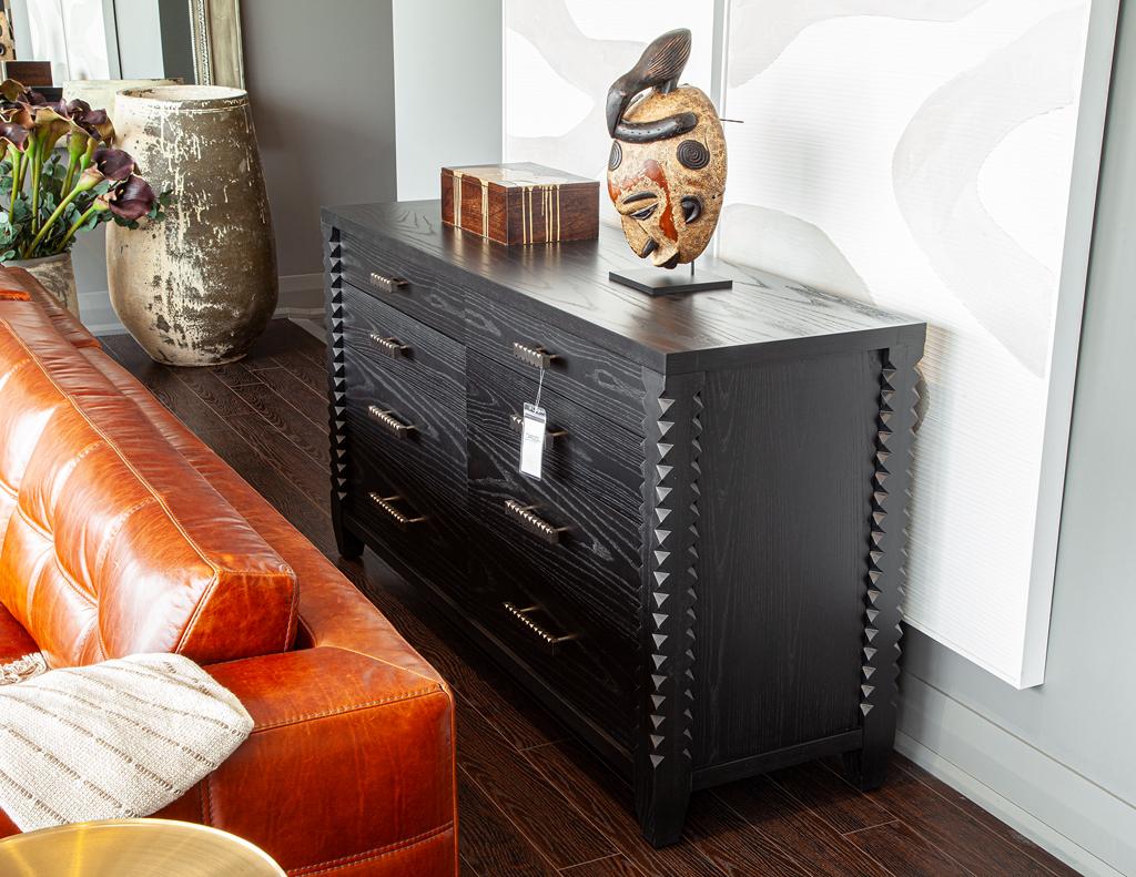 Cómoda Moderna de Roble Negro con Acabado Carbón en venta 9