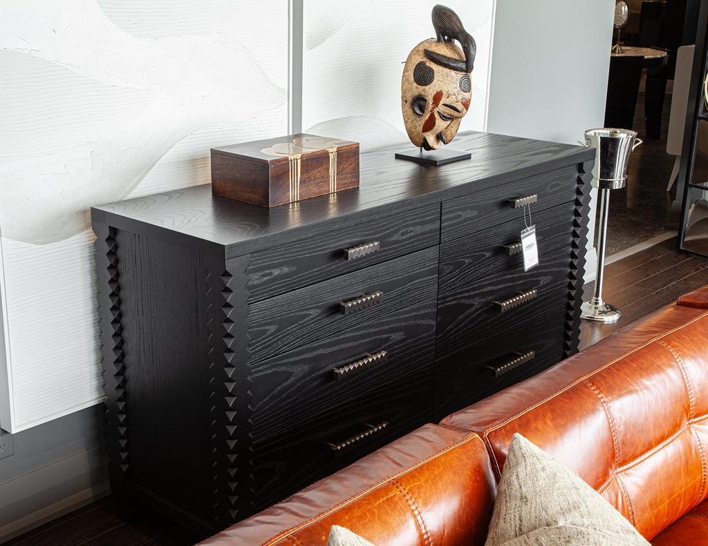 Cómoda Moderna de Roble Negro con Acabado Carbón en venta 10