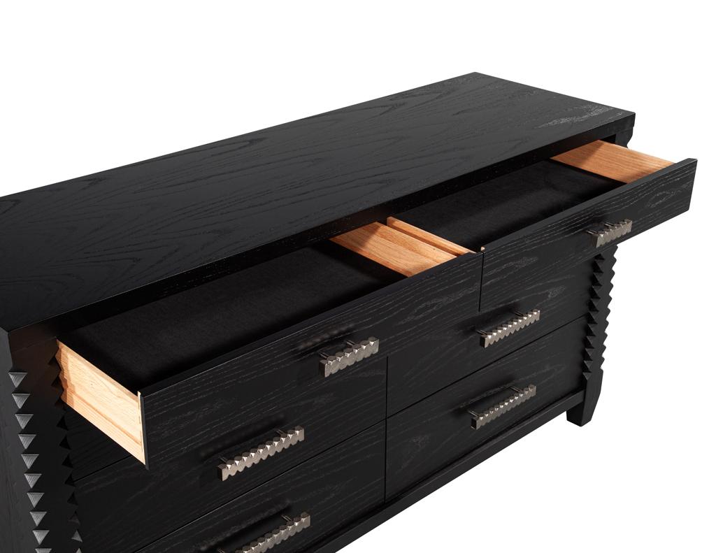 Cómoda Moderna de Roble Negro con Acabado Carbón en Nuevo estado para la venta en North York, ON