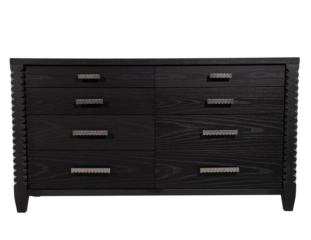 Cómoda Moderna de Roble Negro con Acabado Carbón en venta 2