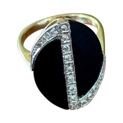 Modern Black Onyx and Diamond 14 Karat Yellow Gold Fashion Ring